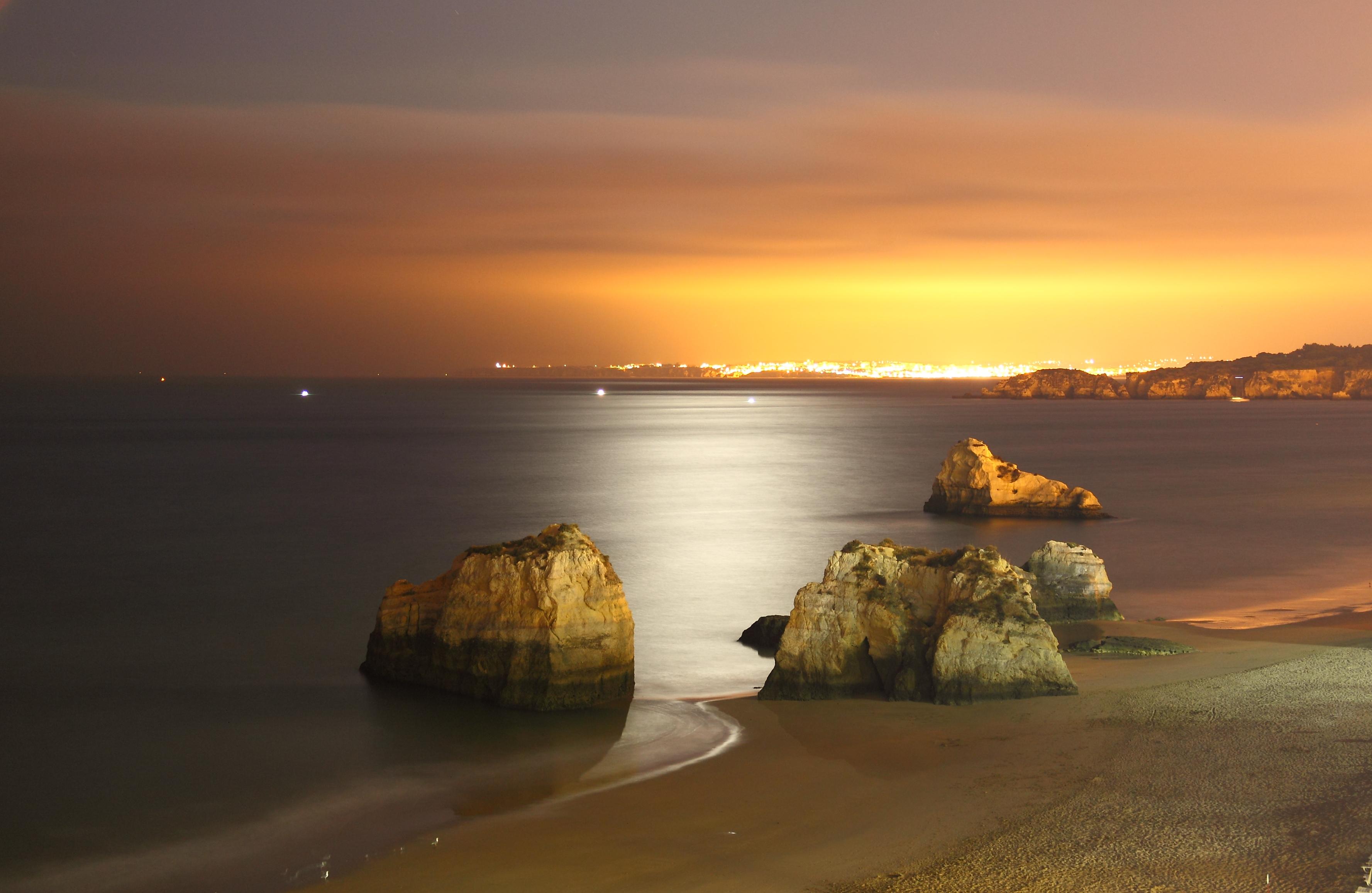 Playa de la roca, por Manuel Macías Pernil
