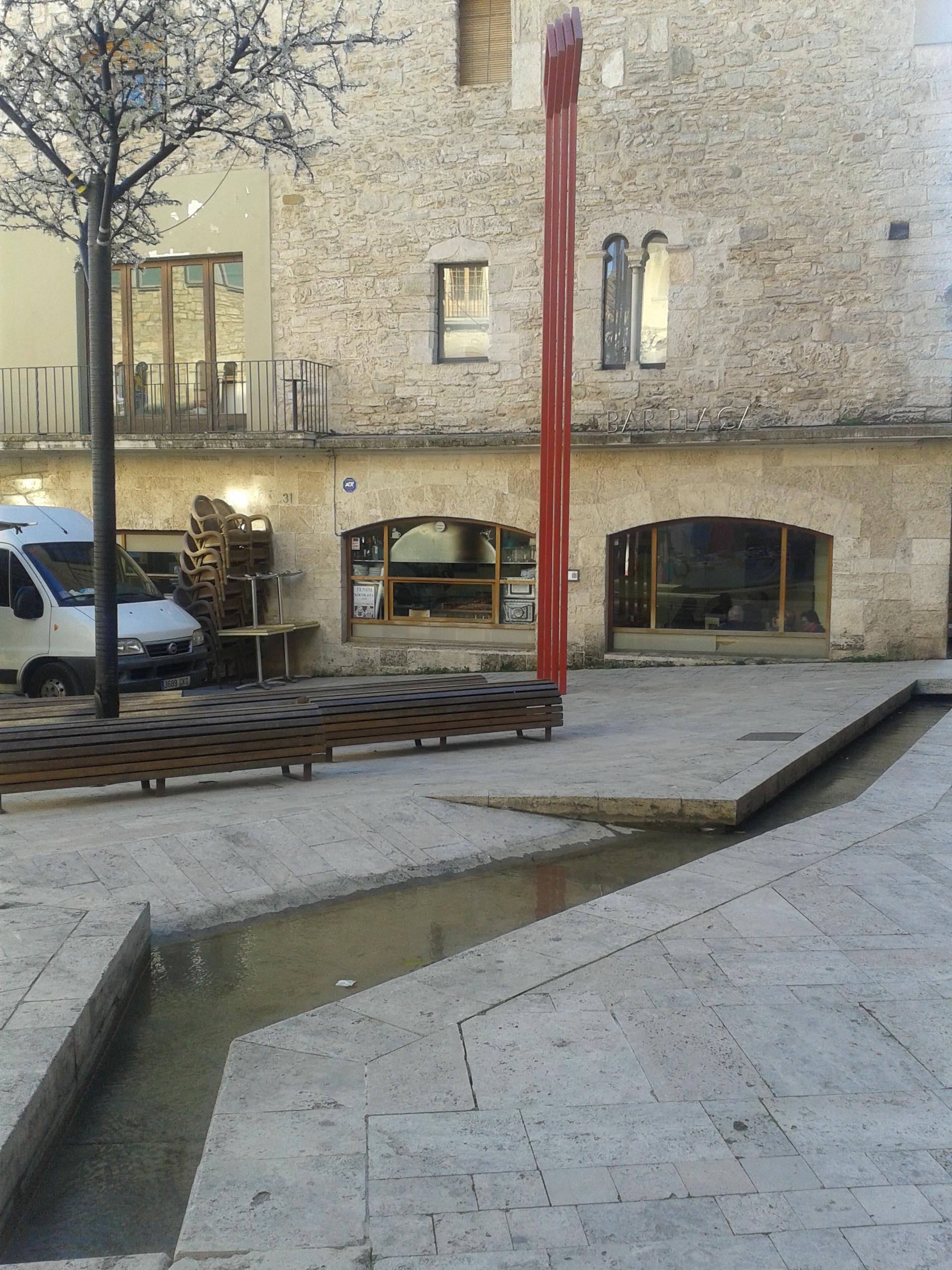 Plaza mayor de Banyoles, por Giselle Ortega