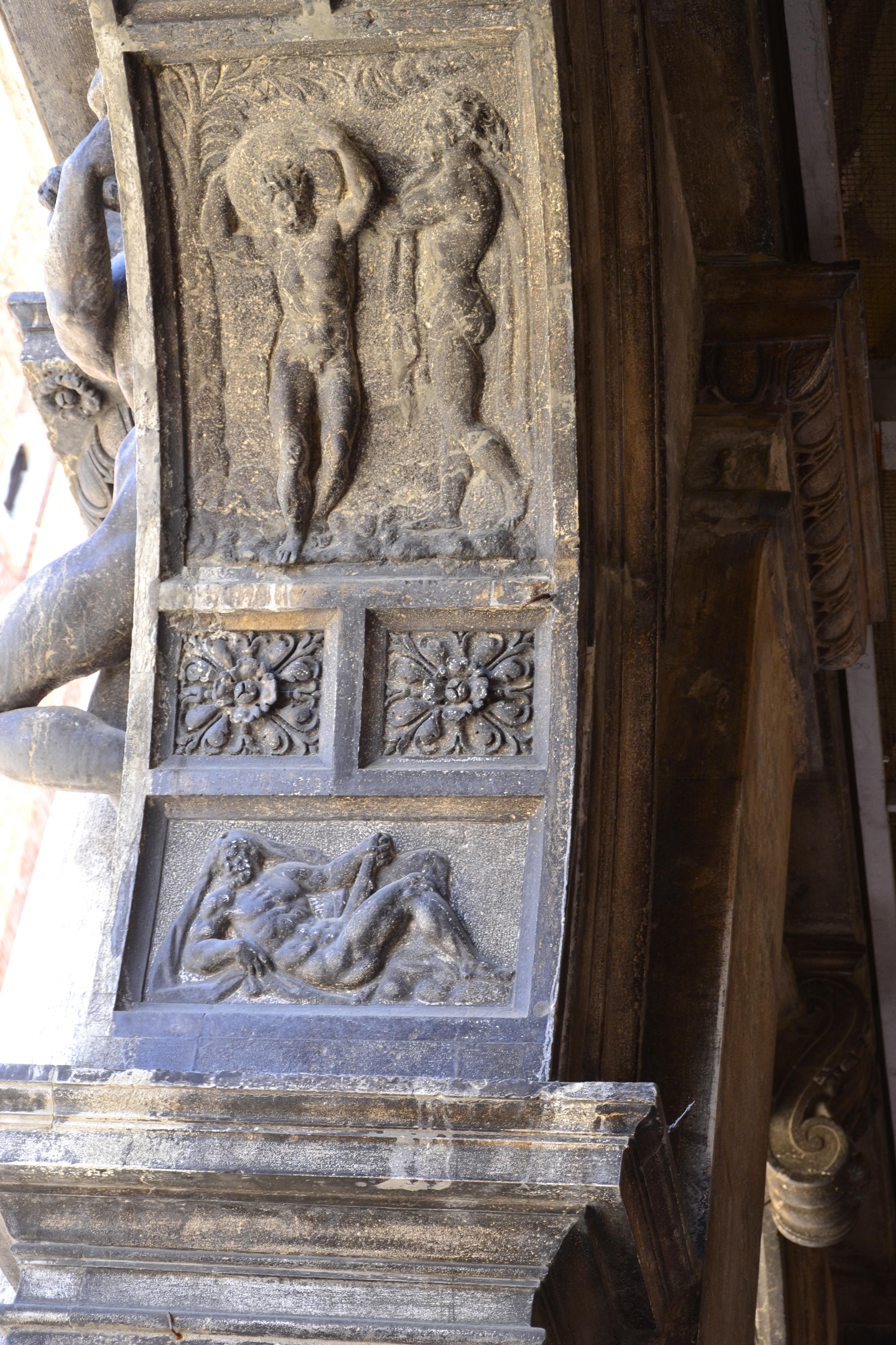 Decori marmorei del Colonnato di Piazza San Marco, por Paolo Albanese