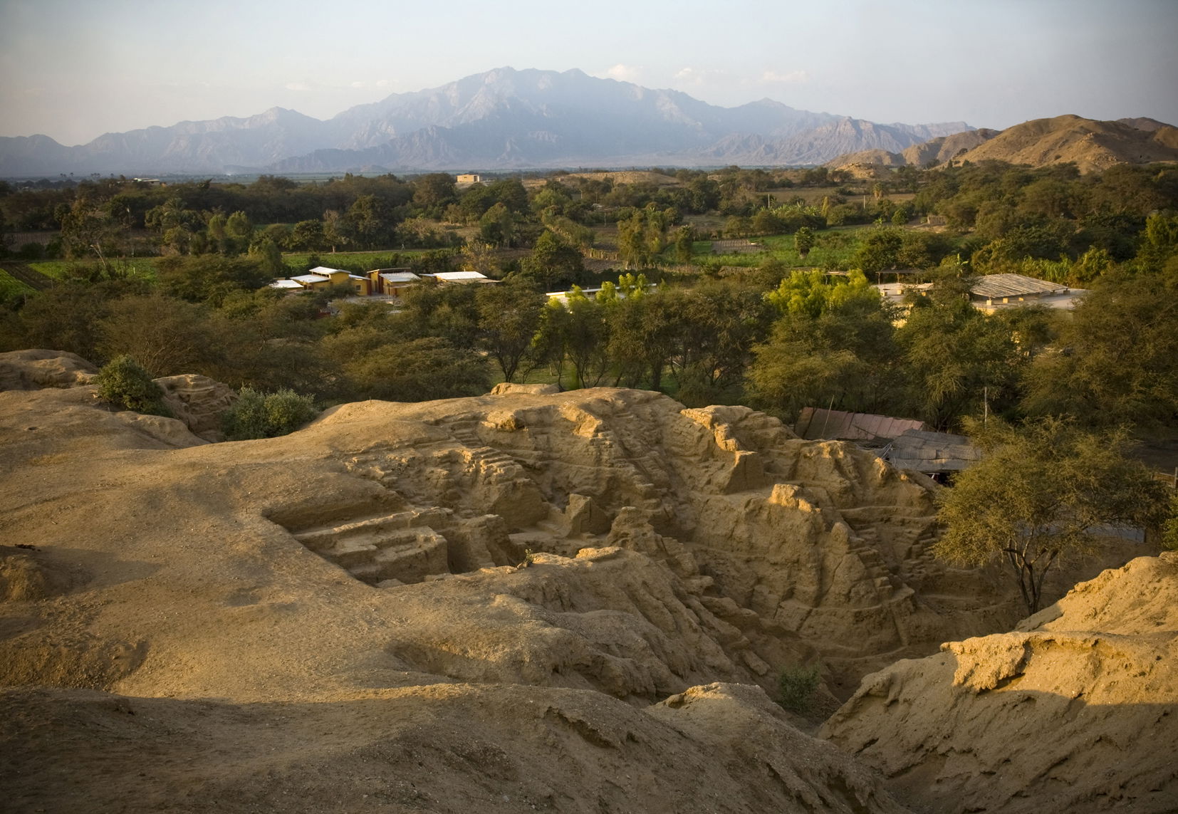 Complejo Arqueologico Huaca Rajada, por perutravelling