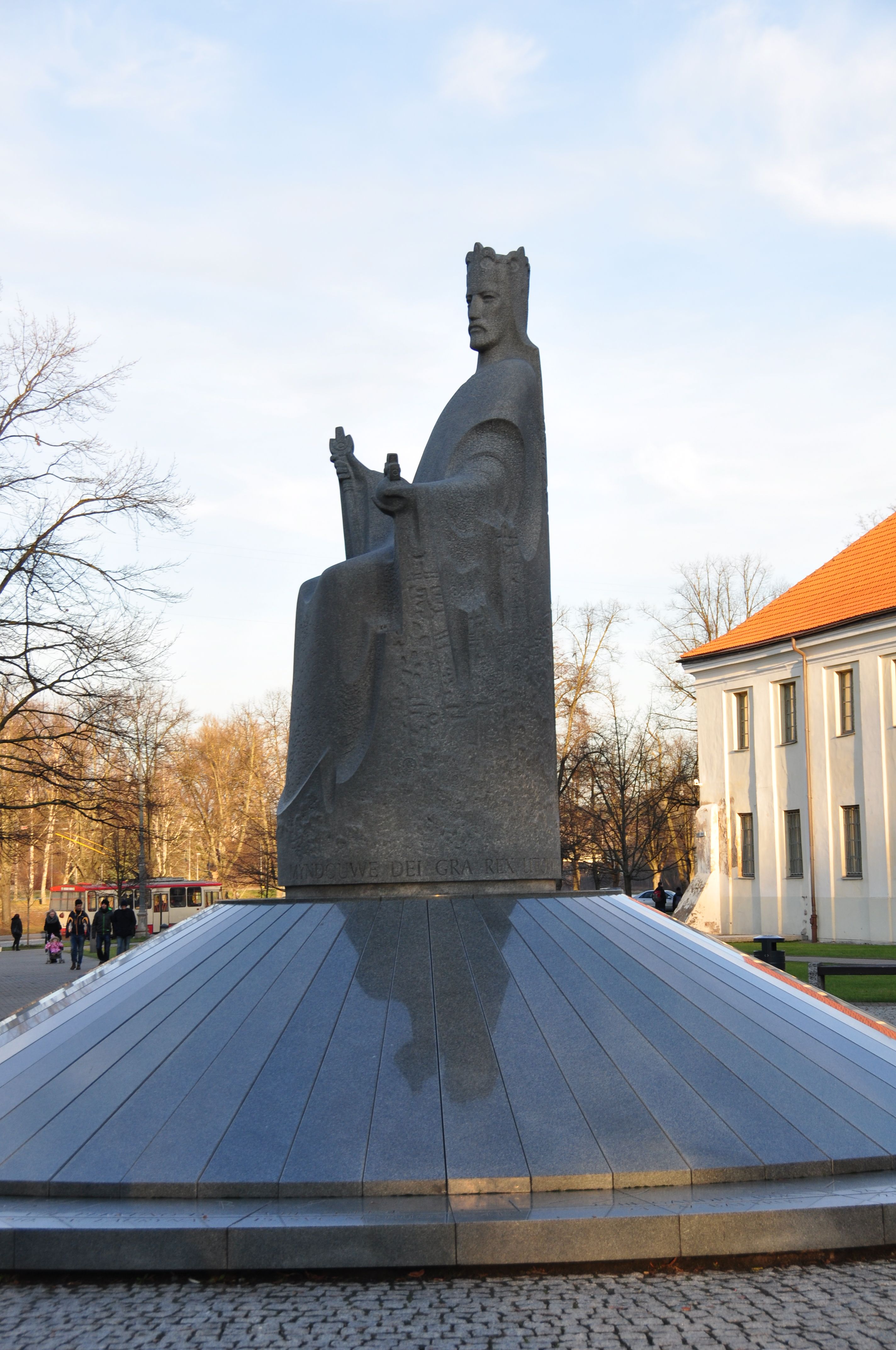 Estatua de Mindaugas, por Kris por el mundo