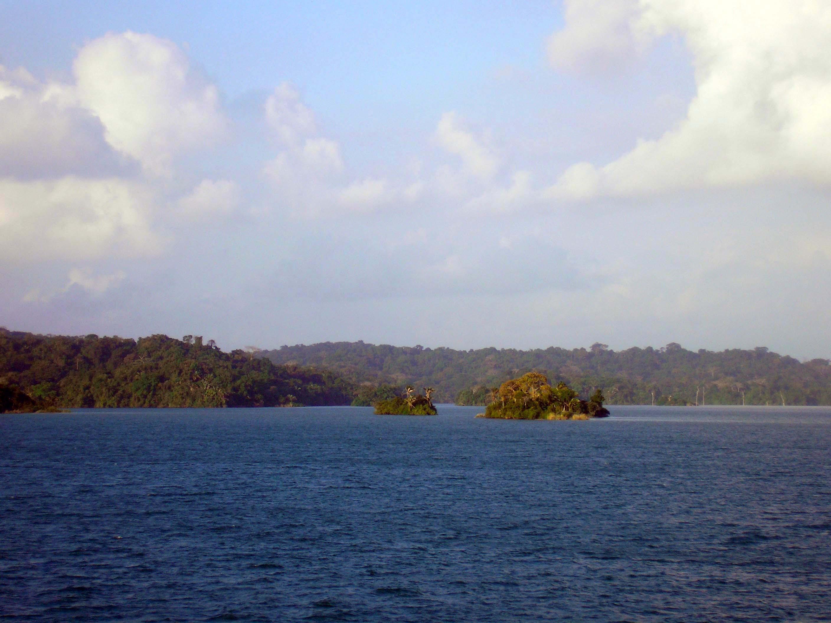 Lago Gatún, por Miguel Angel Abella
