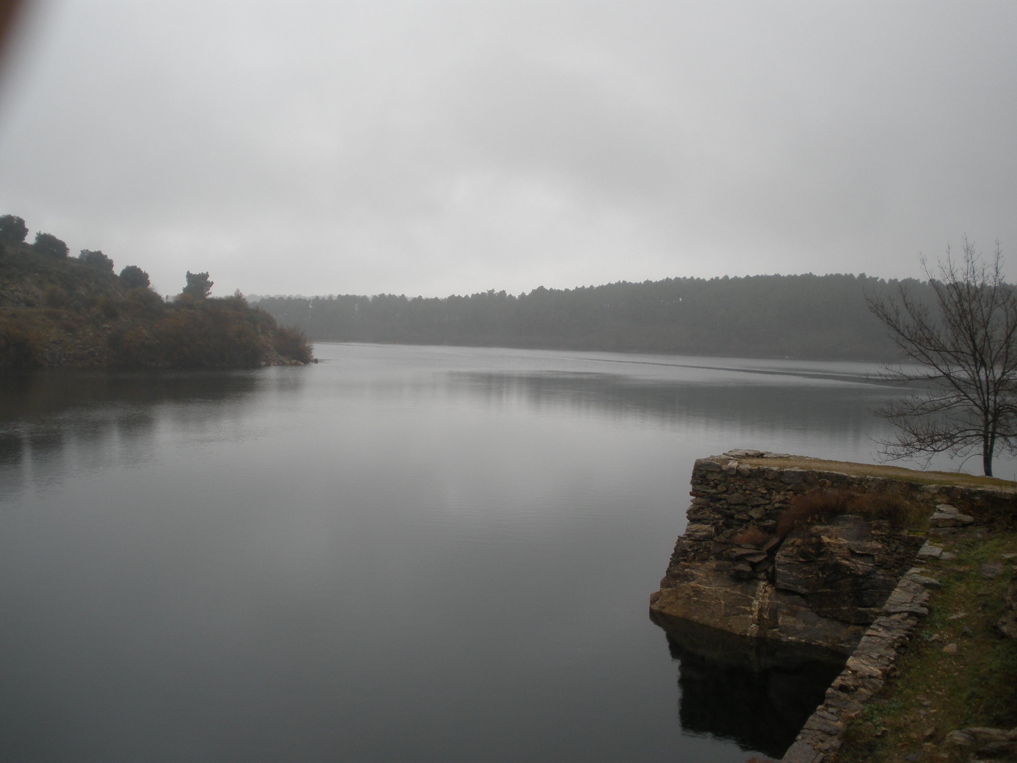 Presa del Villar, por 2 pekes viajeros 