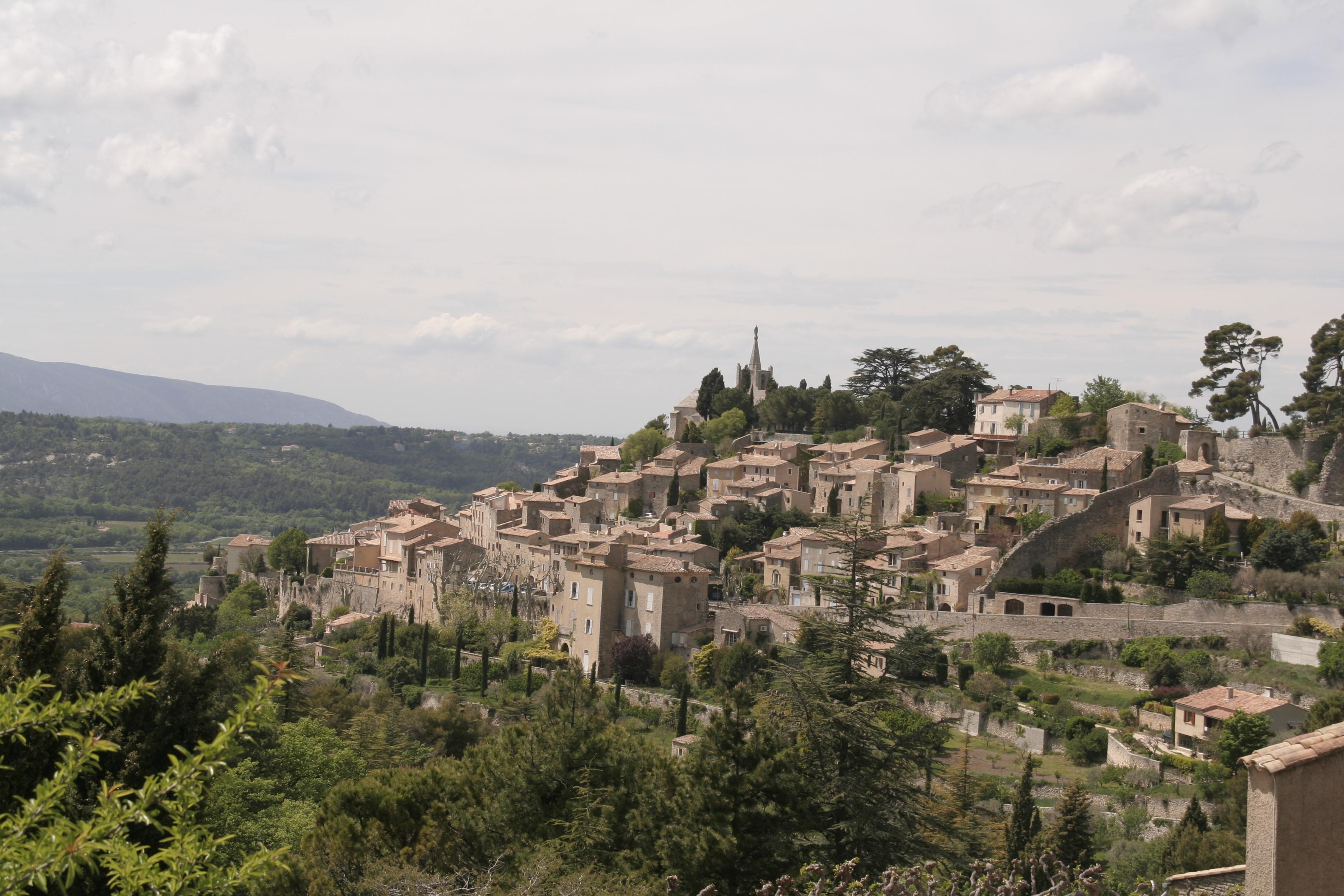 Bodegas en Provenza-Alpes-Costa Azul: un viaje por sus vinos y paisajes