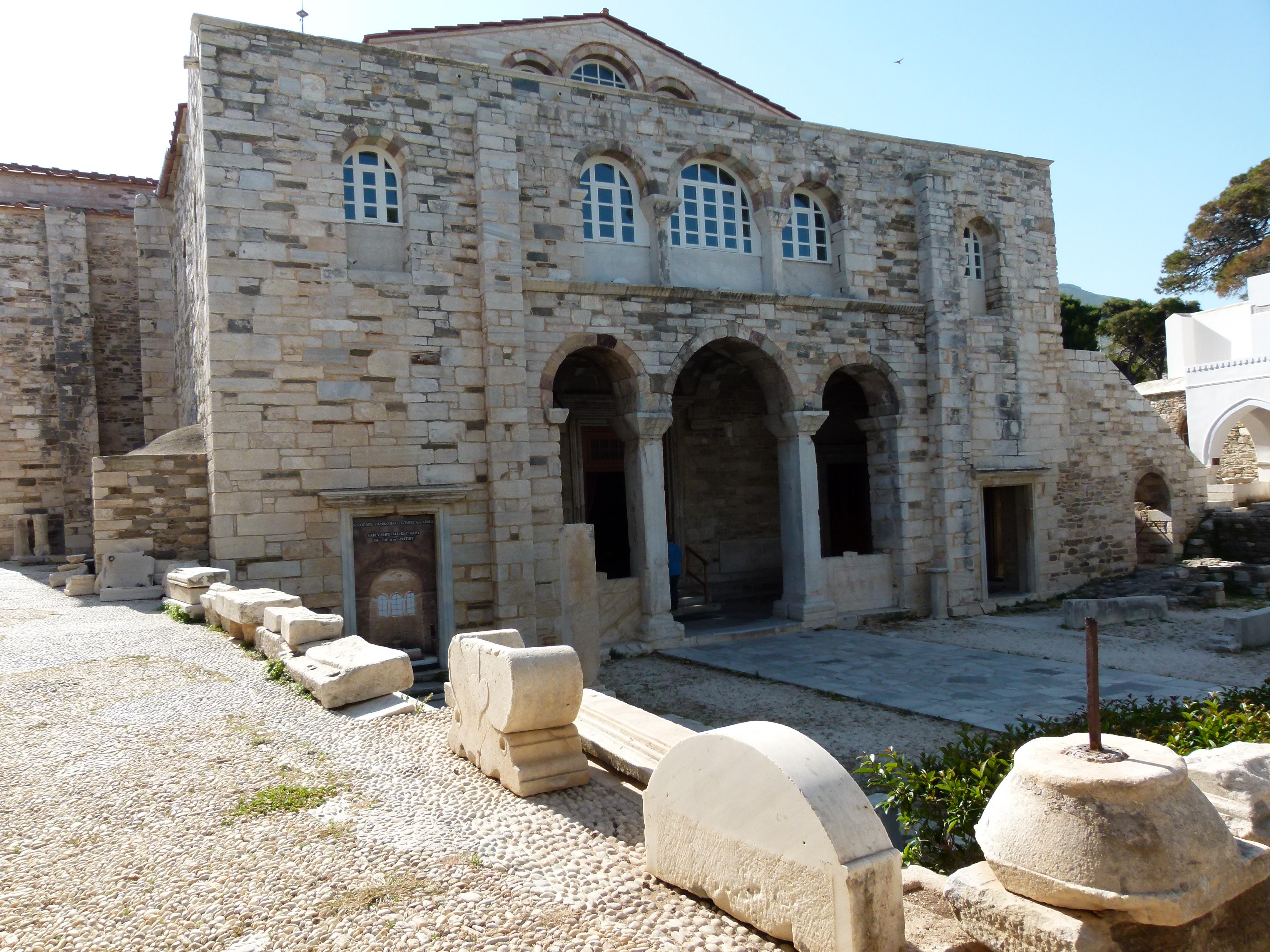 Iglesia de  Ekatontapiliani, por E.Sonia Requejo Salces