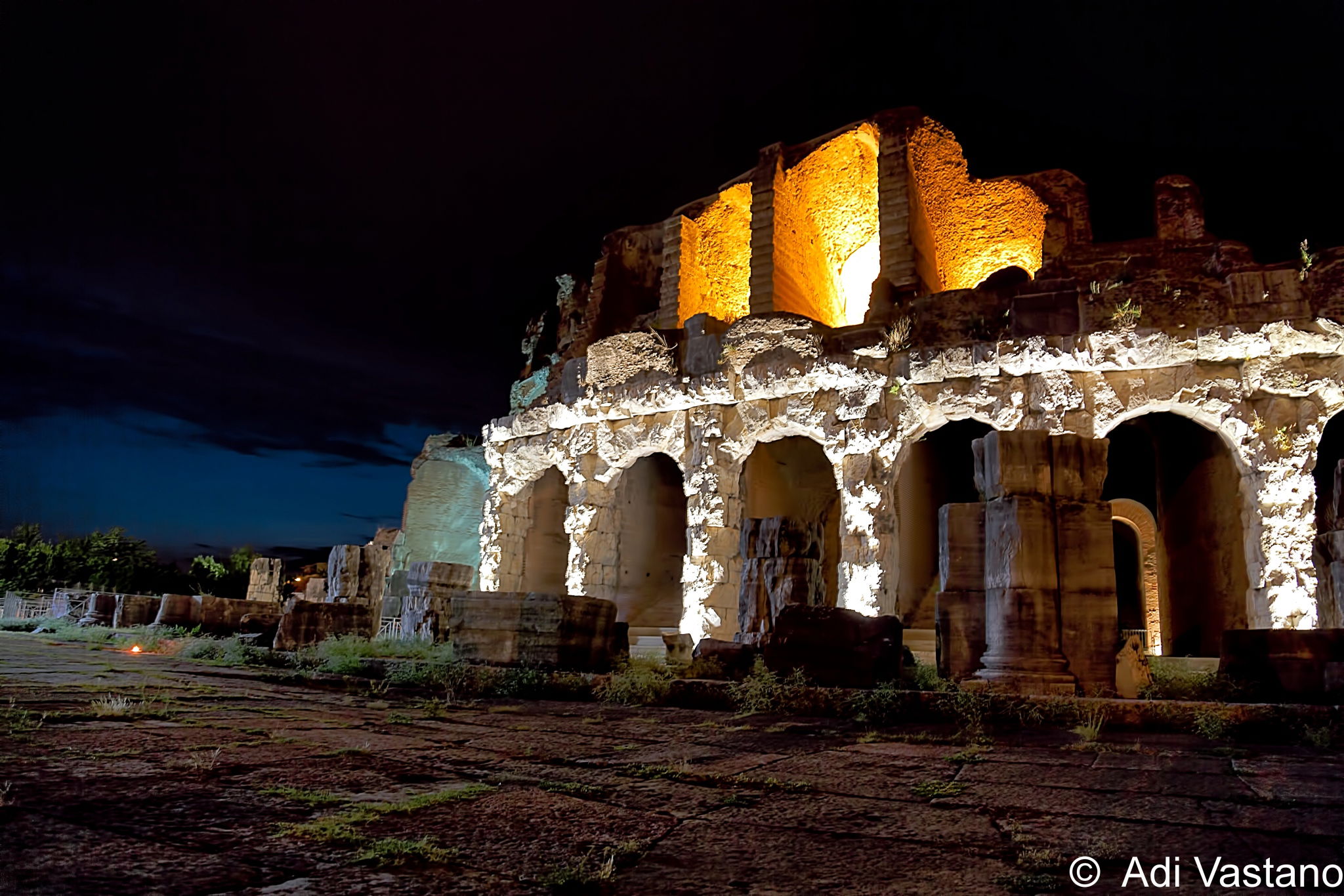 Anfiteatro Campano, por Adi Vastano