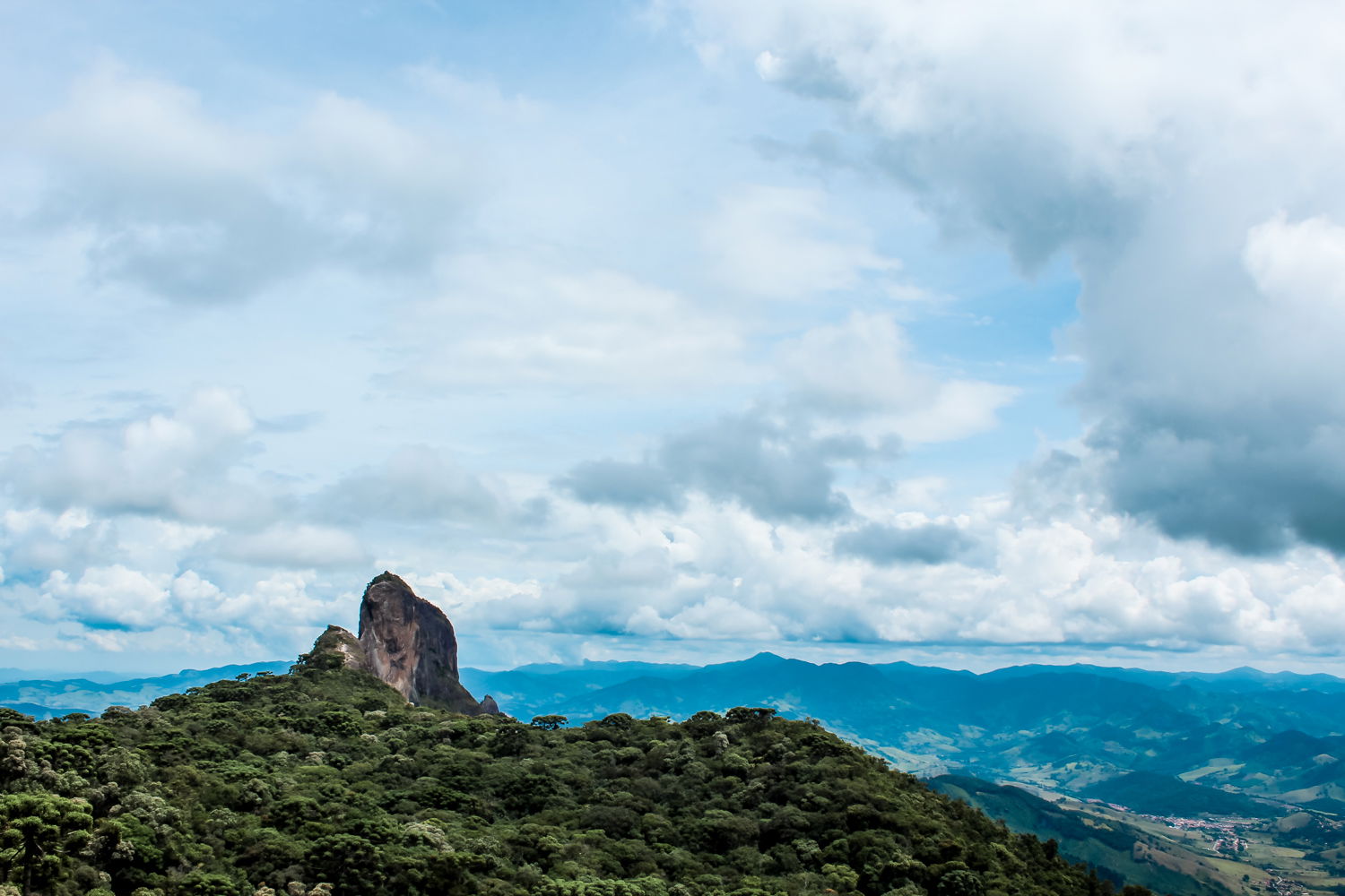 Piedra del Baúl (Pedra do Baú), por Rick Petelin