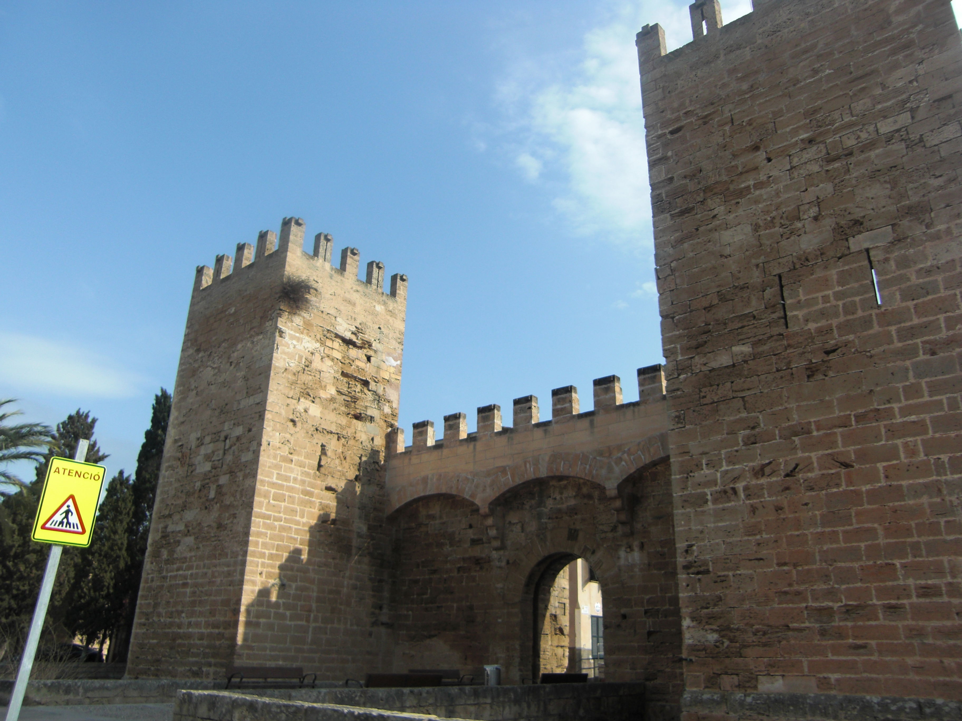 Murallas de Alcudia, por Rikkupikku