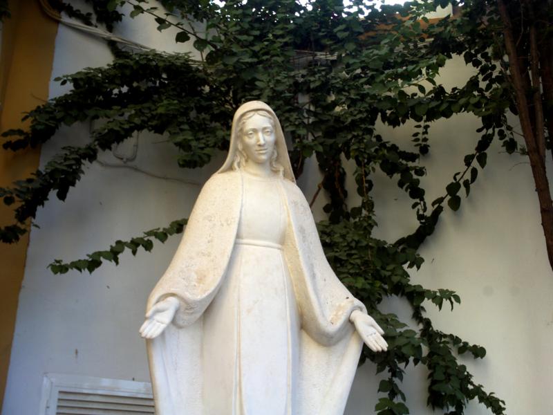 Estatua de la Virgen de los Milagros, por El Viajero