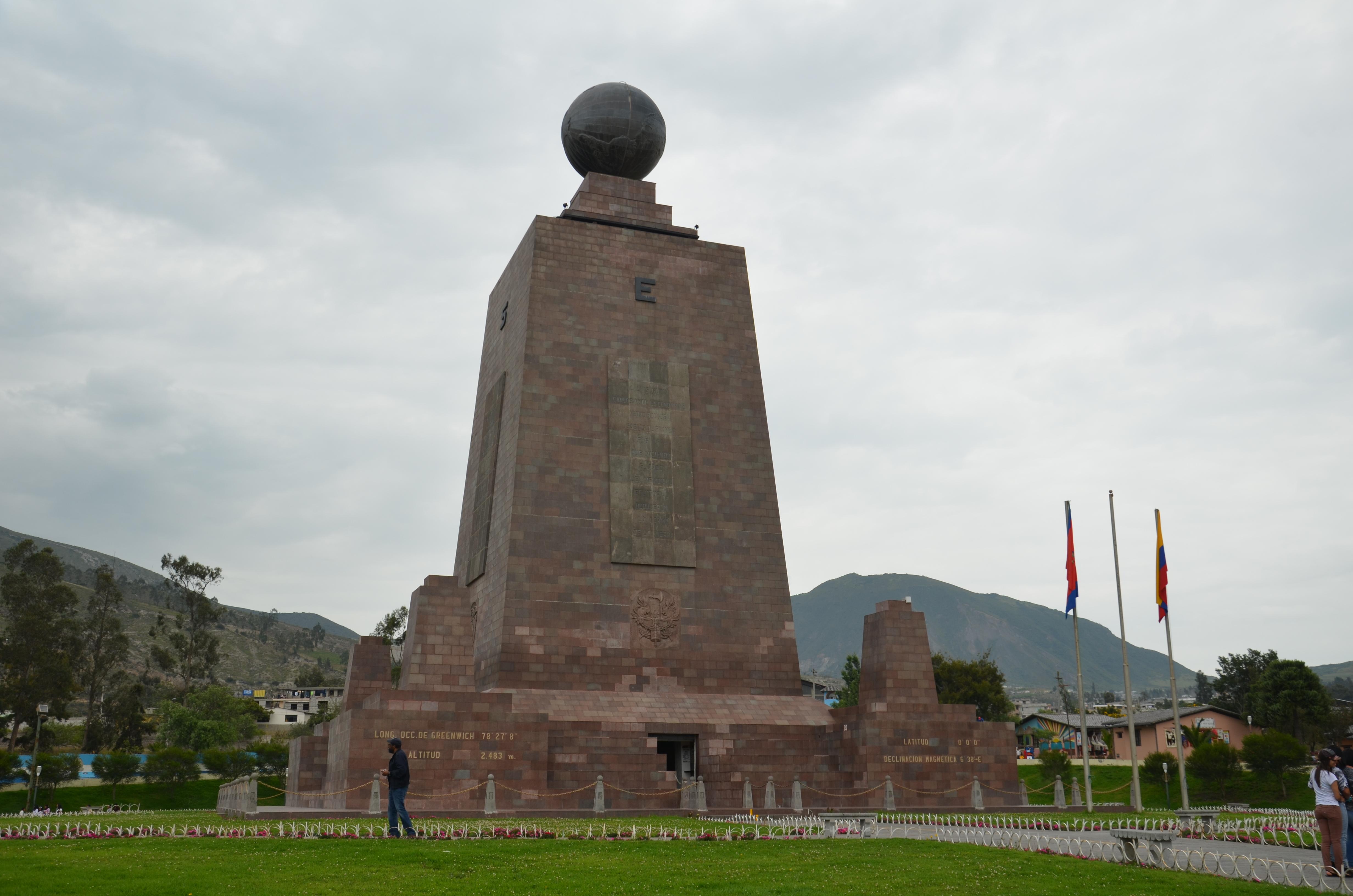 Mitad del Mundo, por Joanjo Fontanet