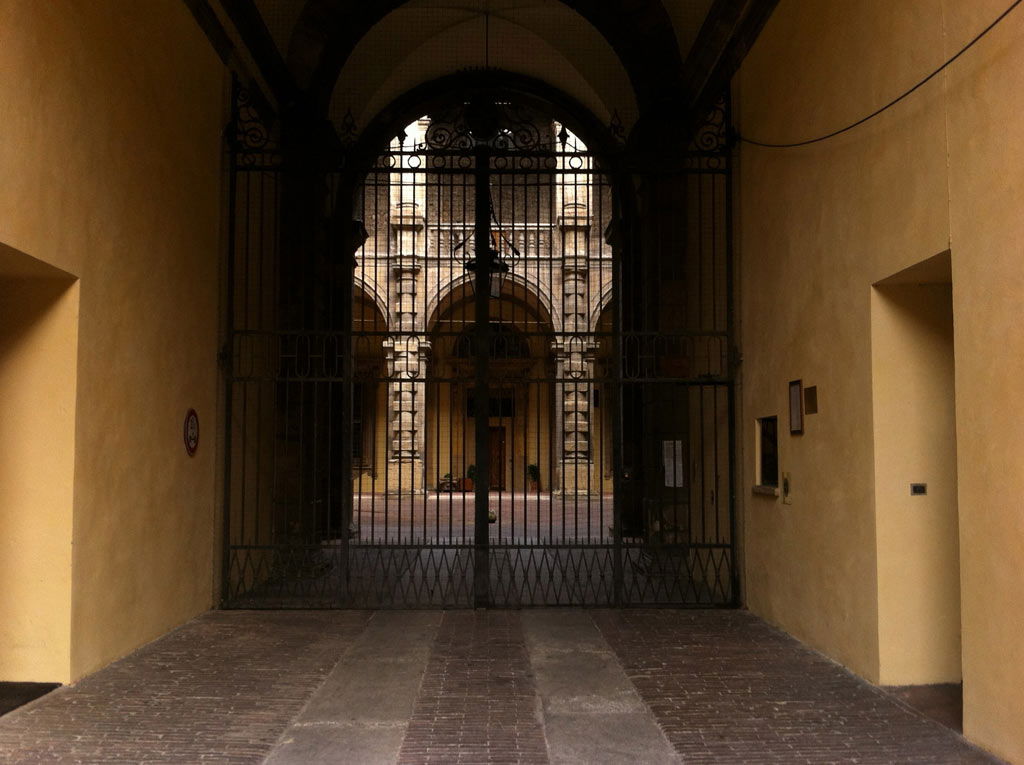 Palazzo Bentivoglio, por cycle-travels 