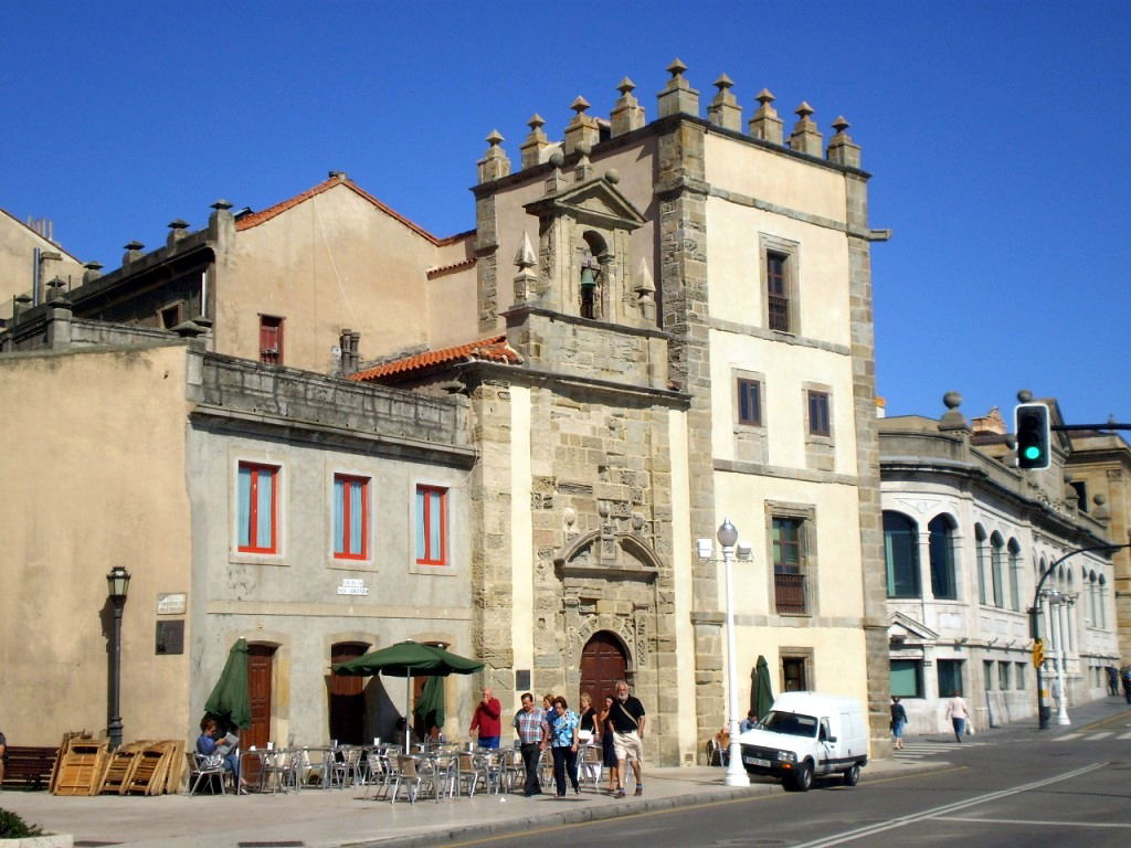 Casa Torre de los Jove-Hevia y Capilla de San Lorenzo, por Lala