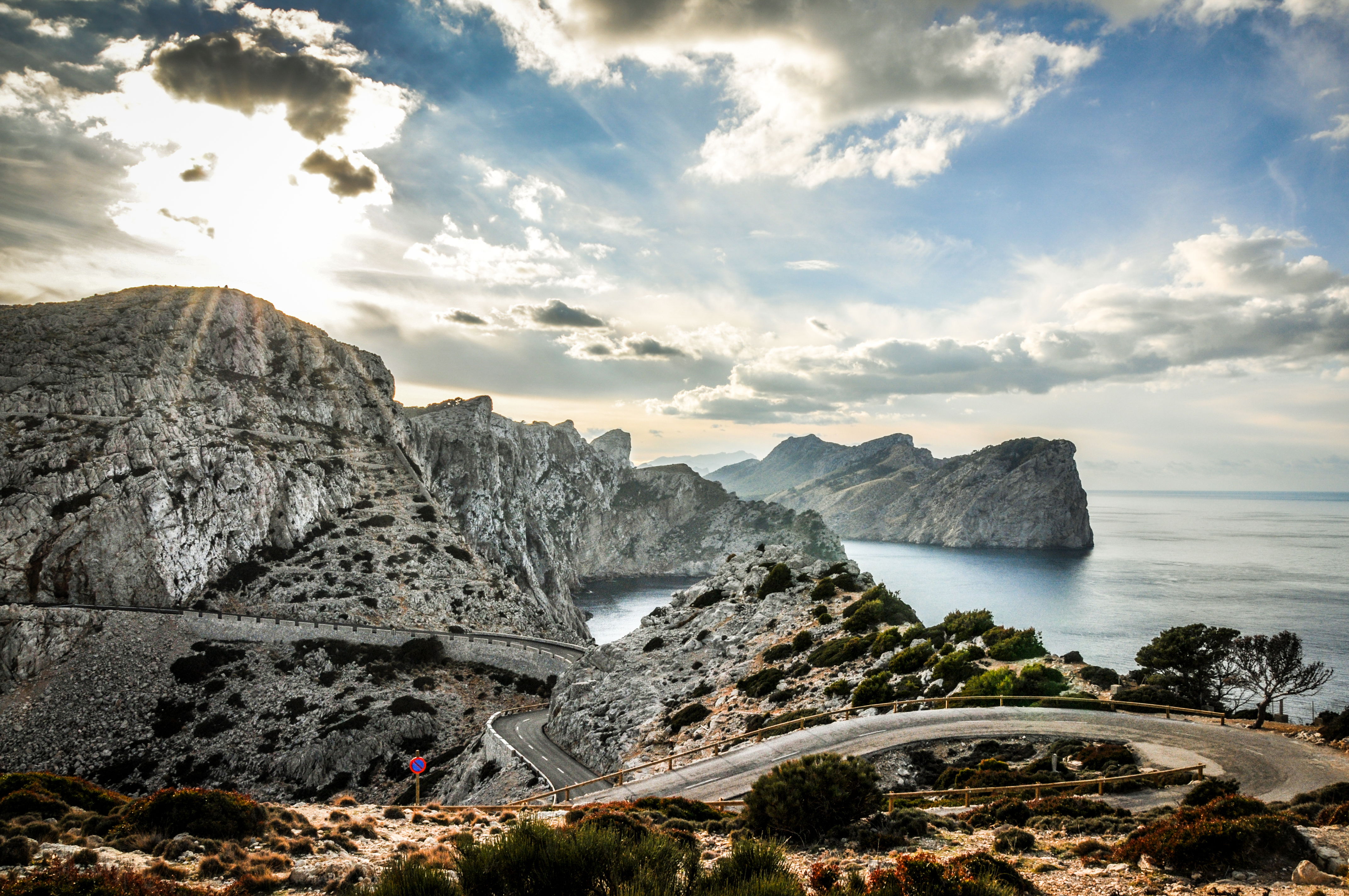 Carreteras en Baleares: rutas que descubren la esencia de sus paisajes