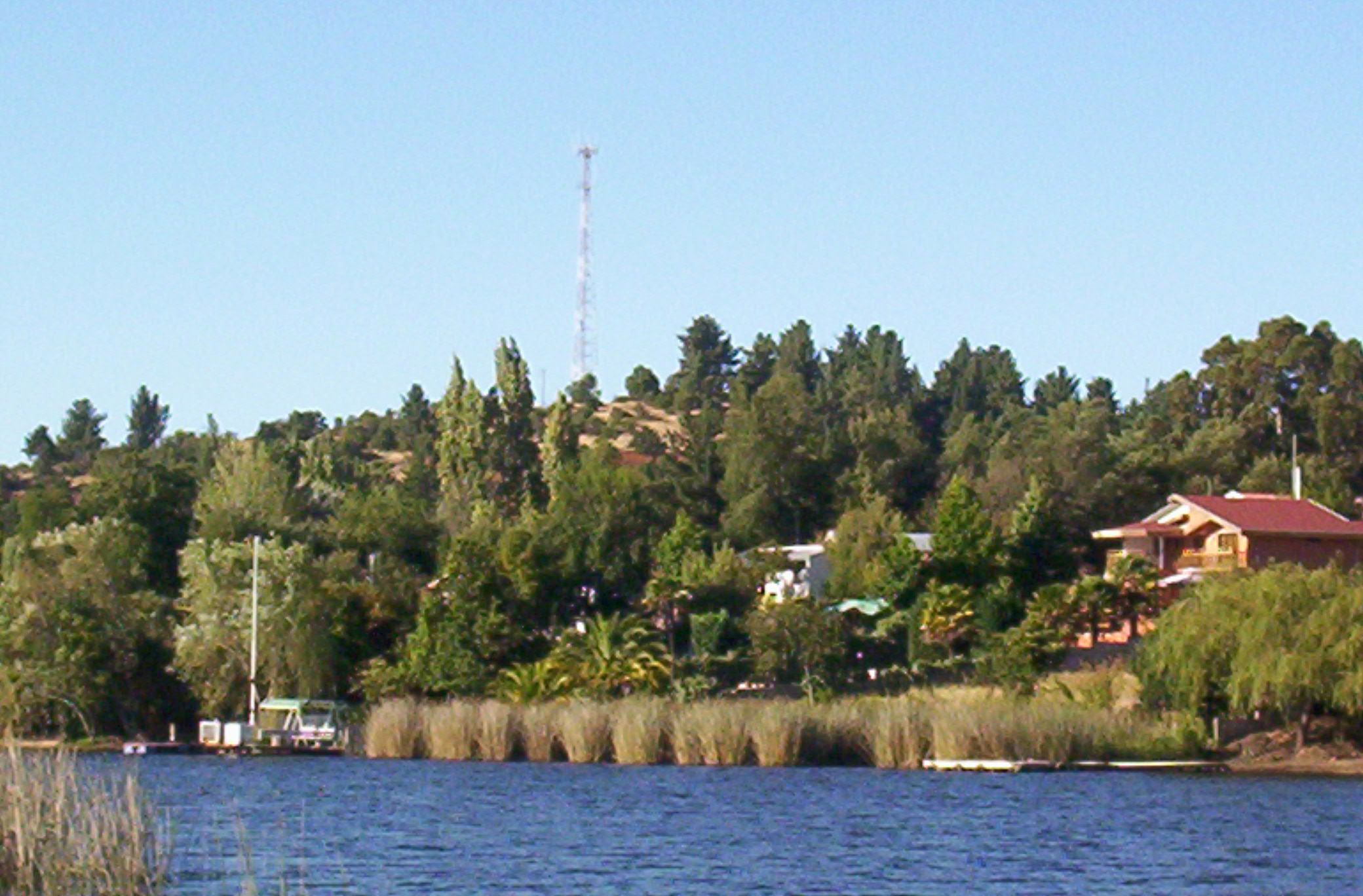 Laguna Avendaño, por Teresa Gazmuri