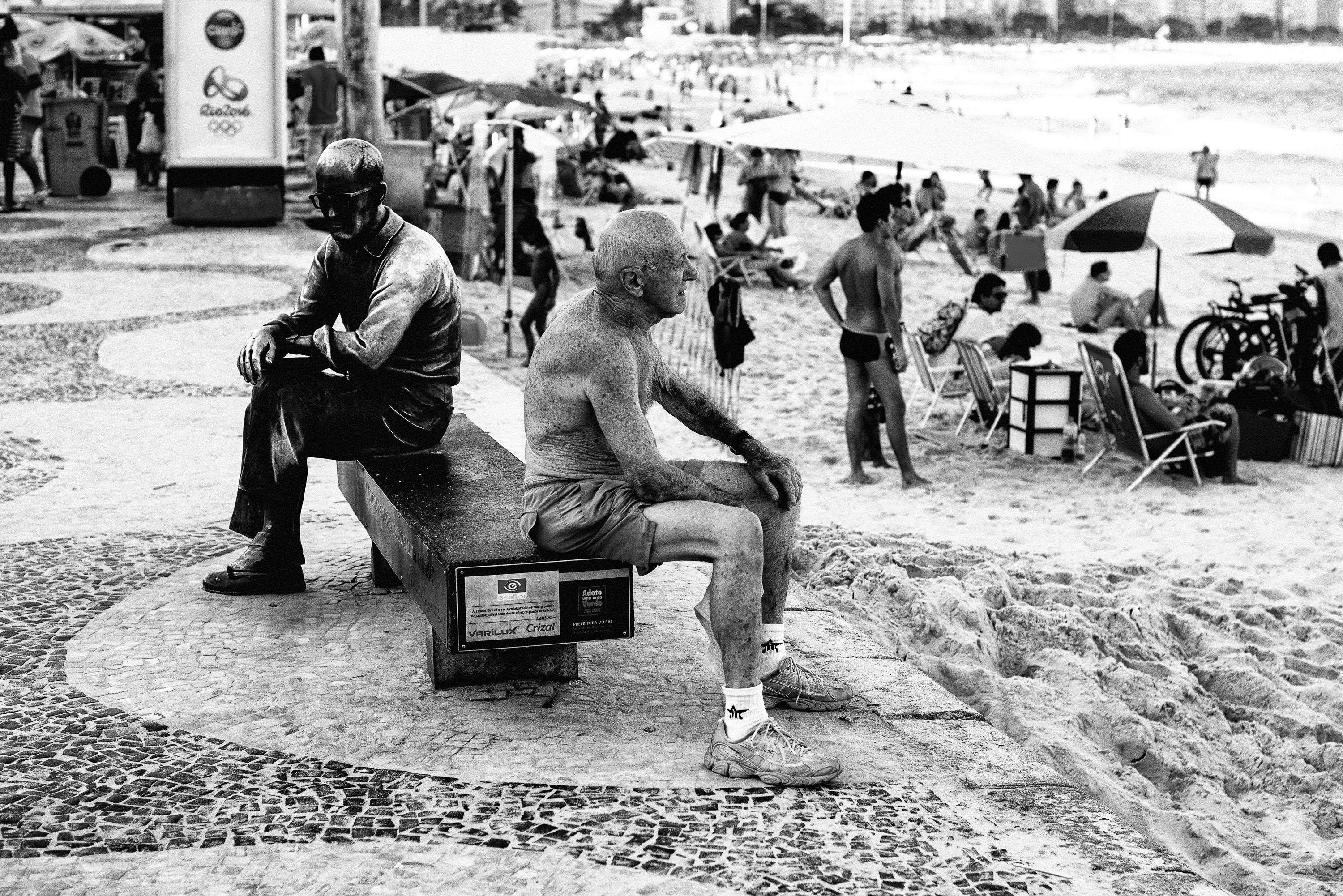 Estátua De Carlos Drummond De Andrade, por Lucas Lermen