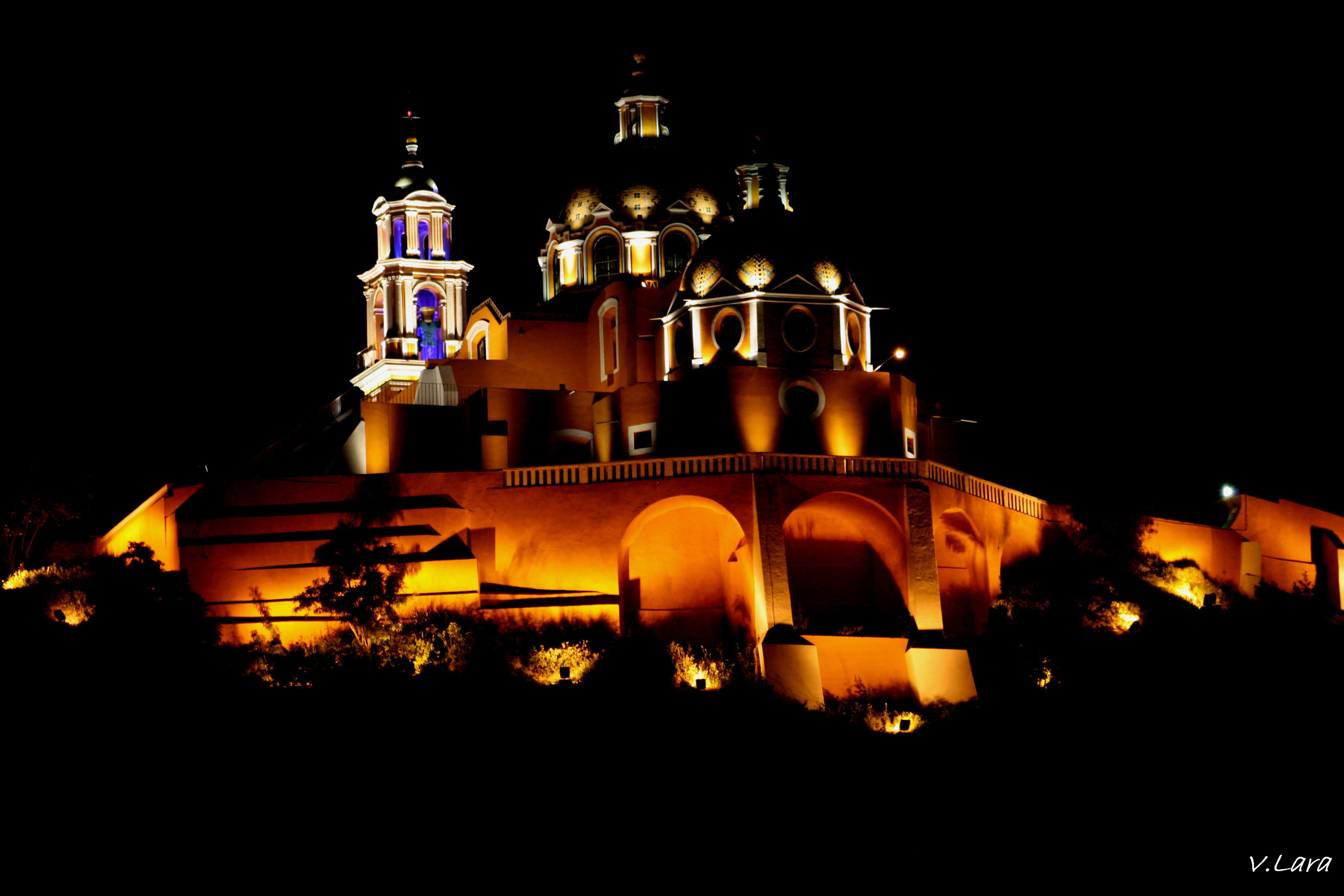 Iglesia del Cerro, por Victor Lara