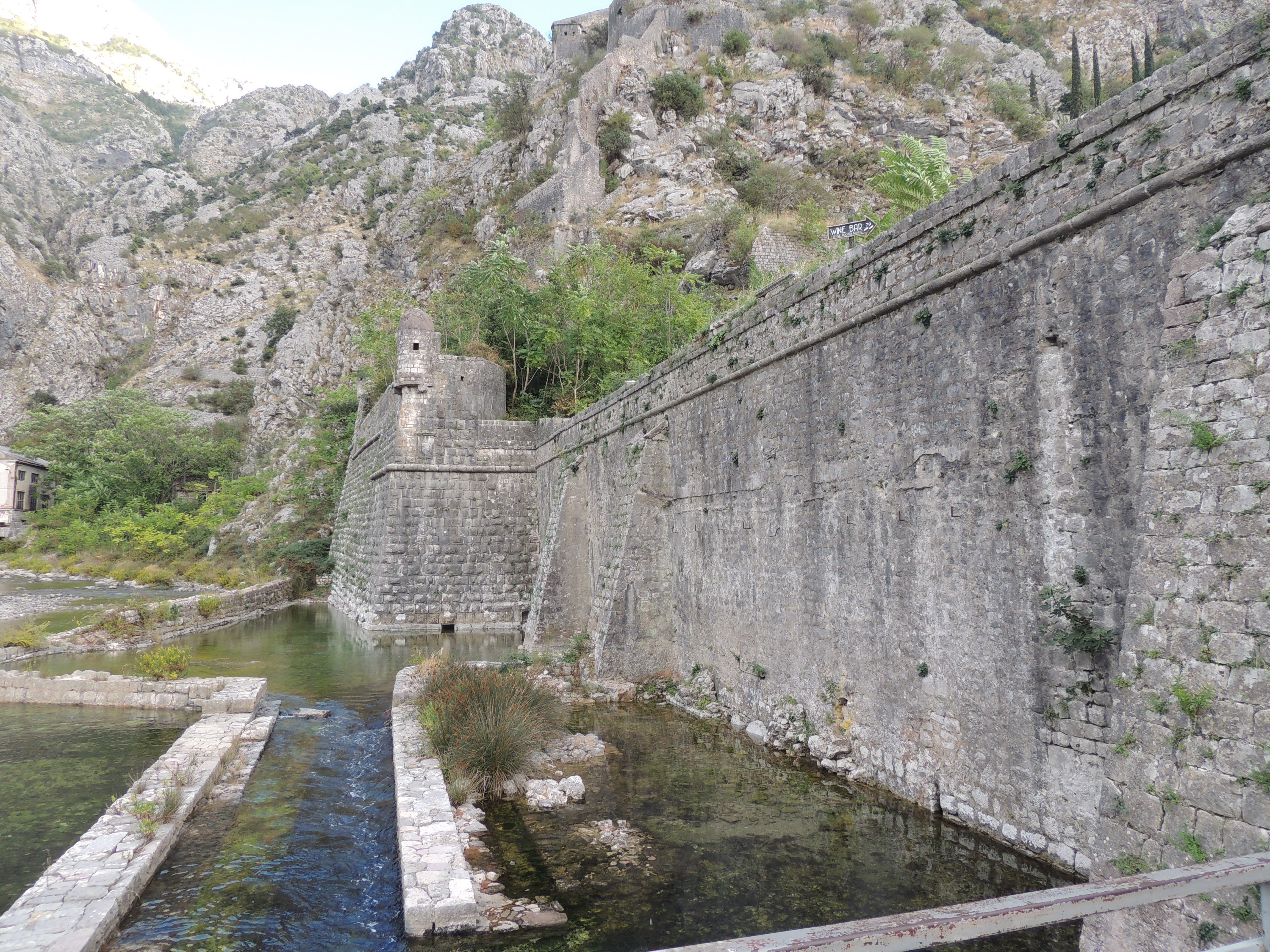 Monumentos Históricos en Kotor que Celebran su Rica Herencia Cultural