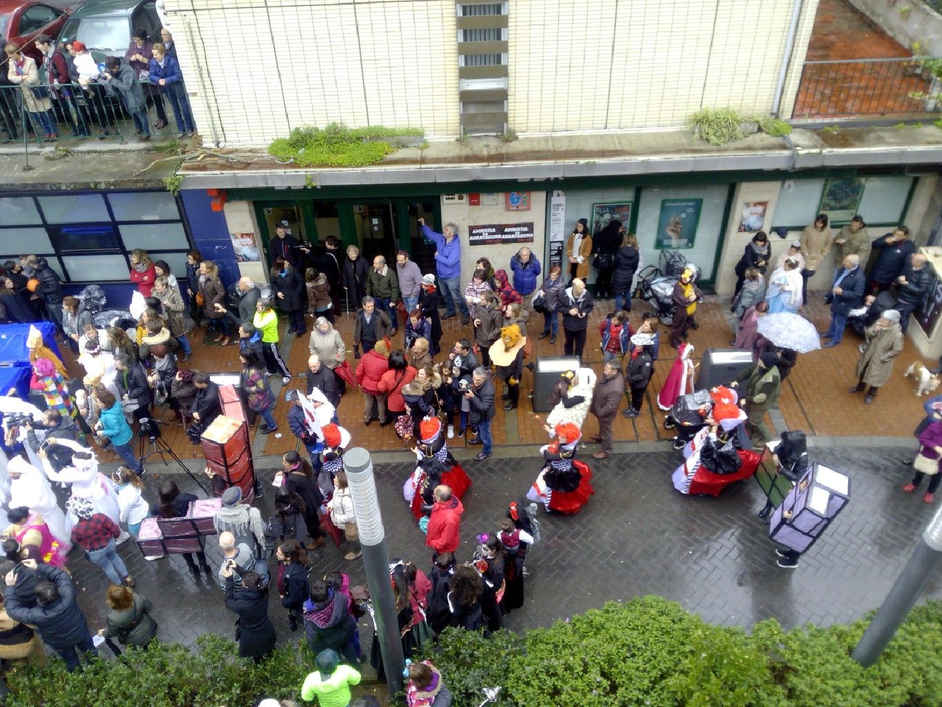 Carnaval en Mundaka, por Nieves Dondiz