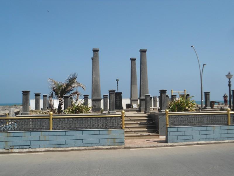 Monumento a los Caídos en Pondicherry, por Marie & Matt