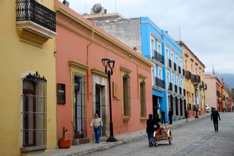 Calle Macedonio Alcalá, por Diana Patricia Montemayor Flores