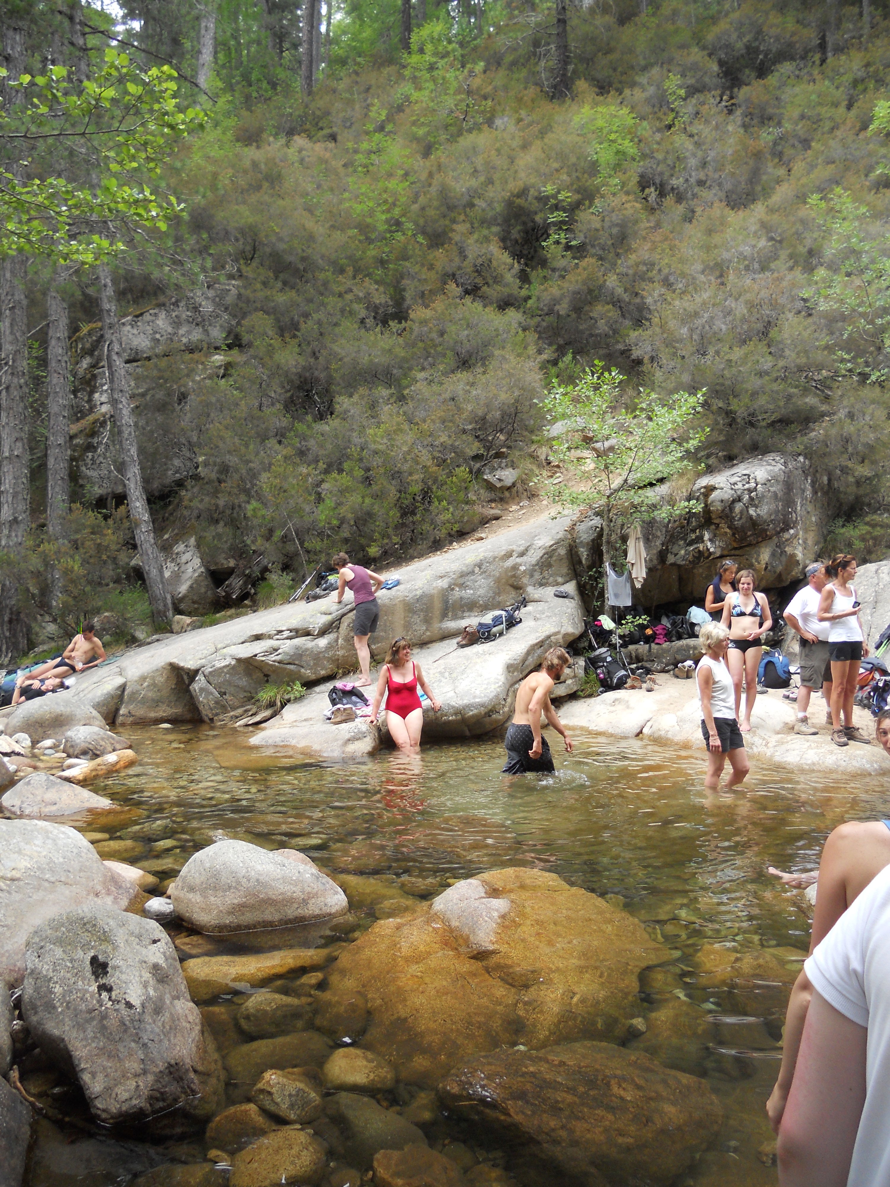 Cascada y piscinas naturales de Aitone, por Coline