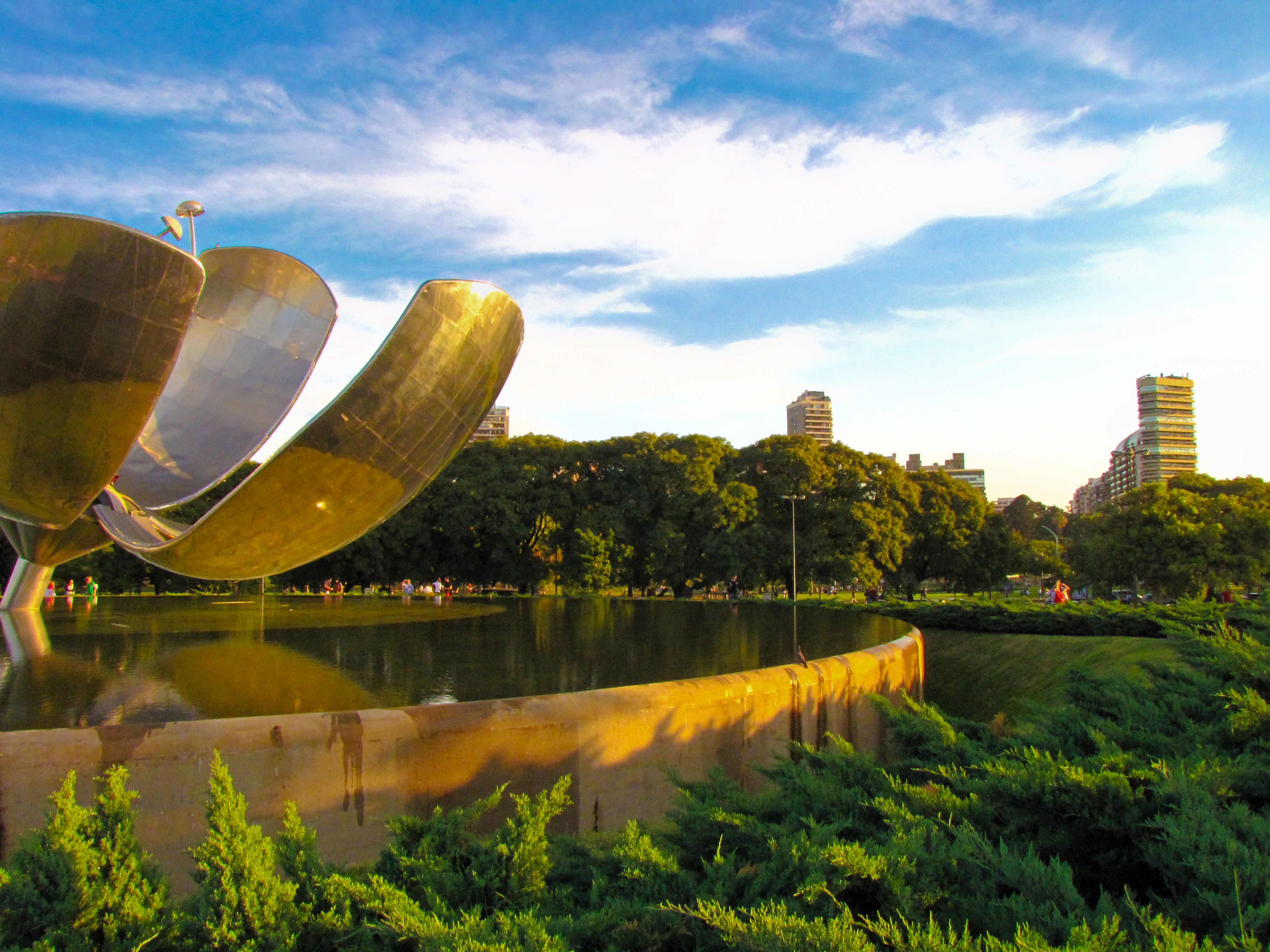 Plaza de las Naciones Unidas, por Flavia Ramos
