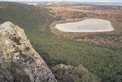 Monumento Natural Laguna Y Volcán De La Posadilla, por Turismo Castilla La Mancha