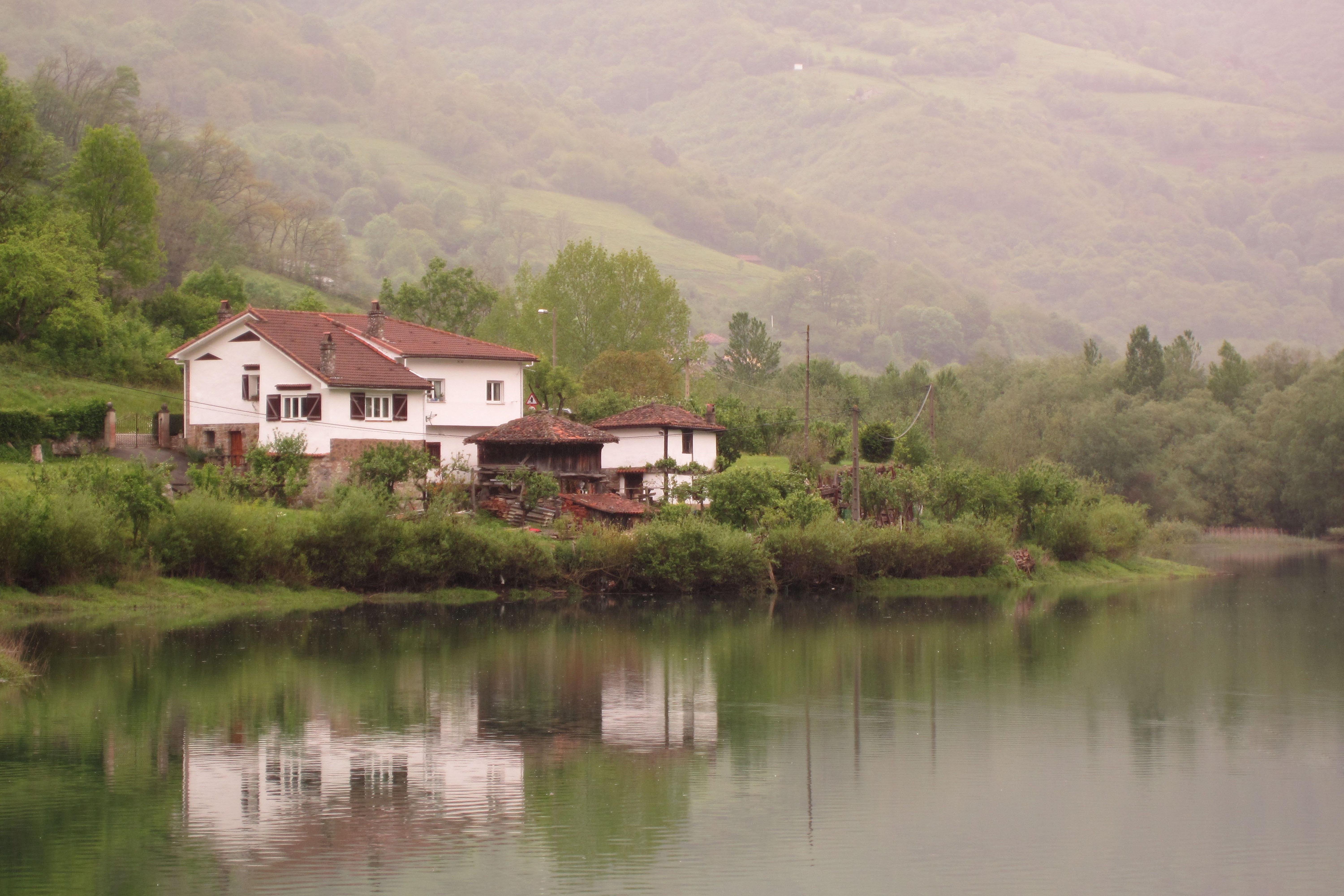 Descubre los secretos de los pantanos en Asturias y su belleza natural