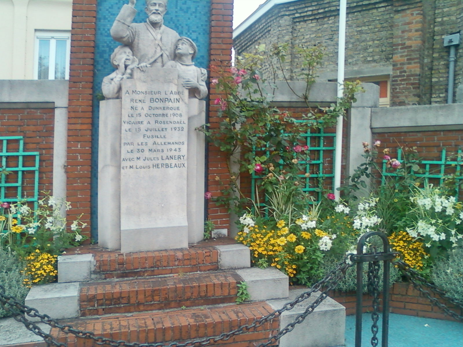 Monumento al abad Bonpain, por RomainDemolie