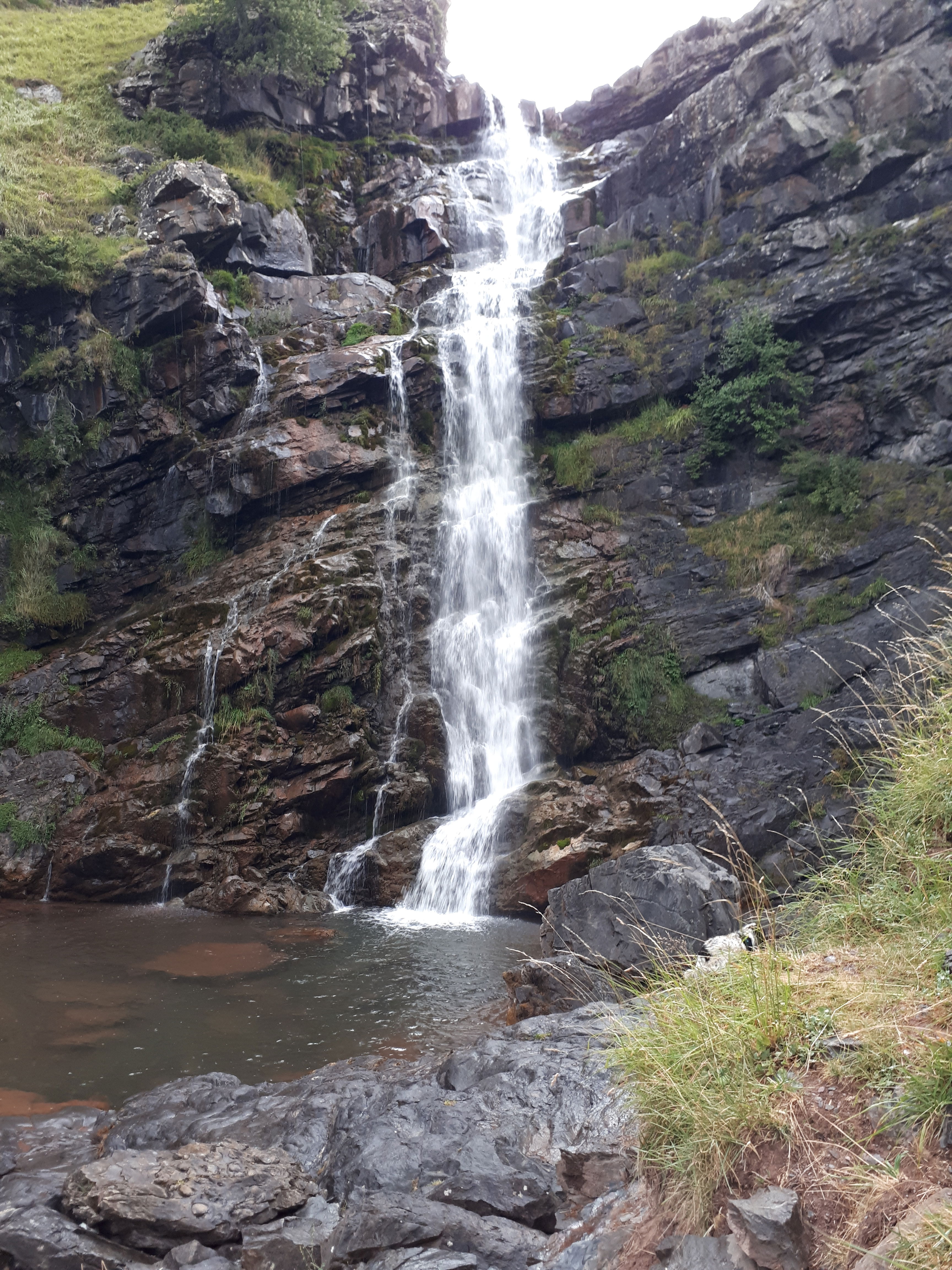 Cataratas en Huesca, un viaje por la belleza del agua en los Pirineos