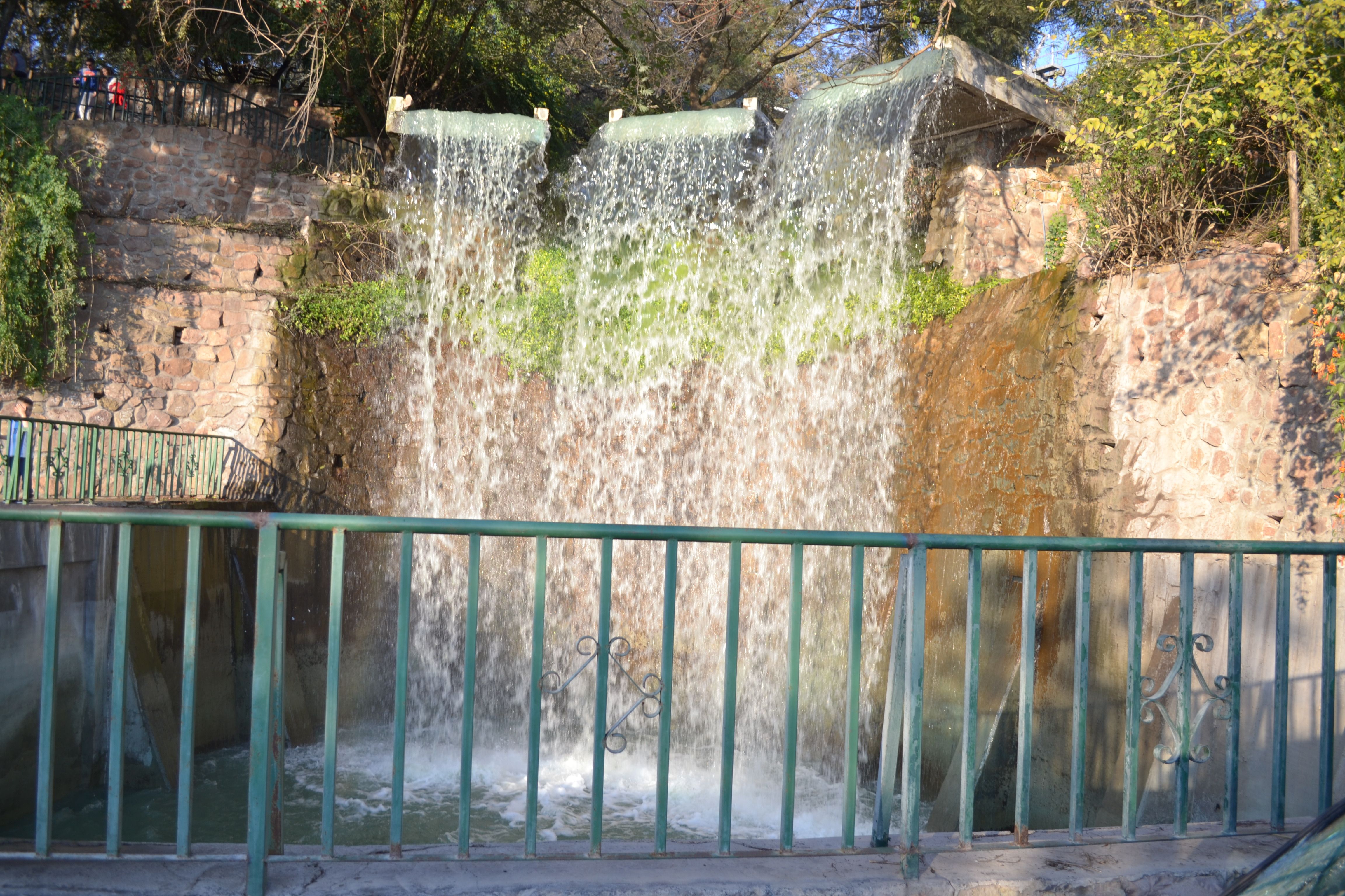 Cascada Artificial del Cerro San Bernardo, por Marta Pilar