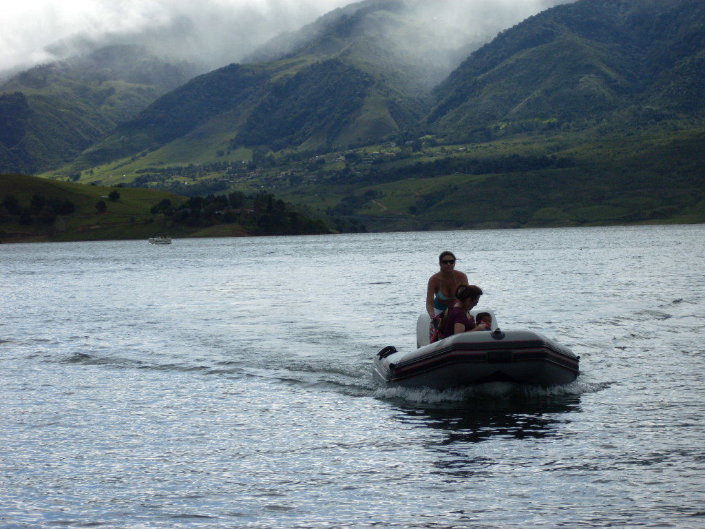 Lago Calima, por Luisa  santiaga