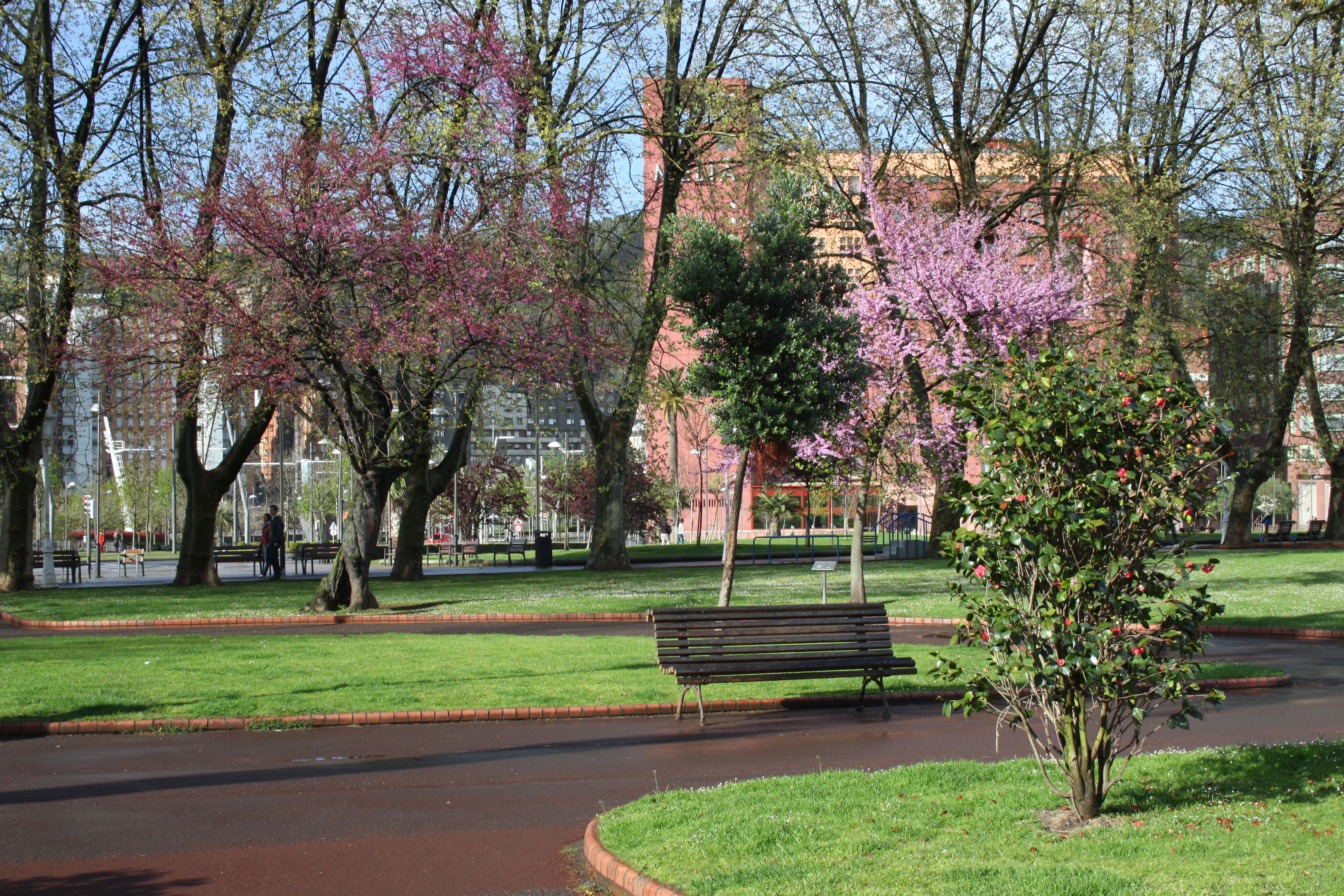 Jardines en Bilbao que enamoran: un recorrido por la naturaleza urbana