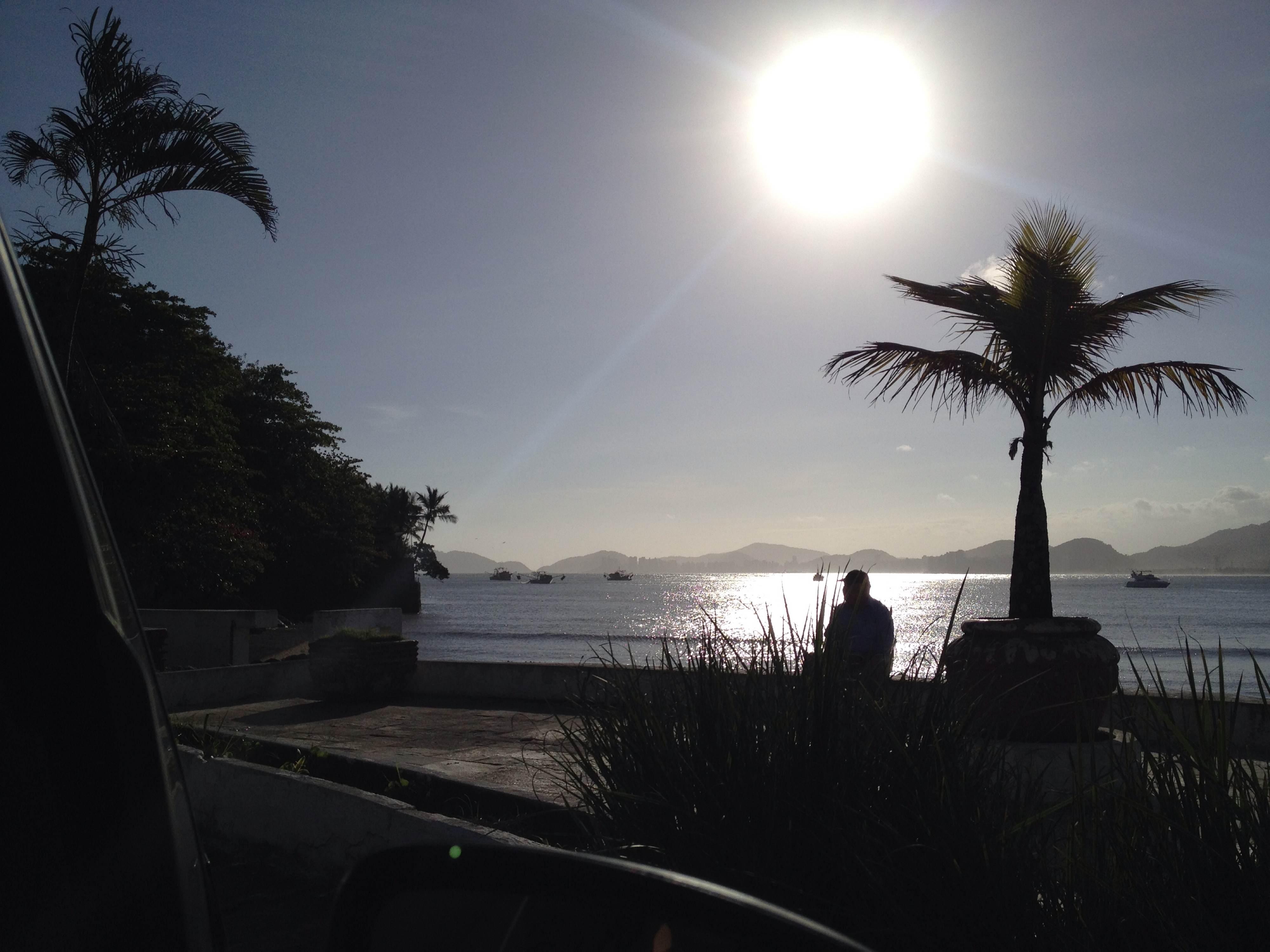 Praia da Enseada, por Tayná Napier