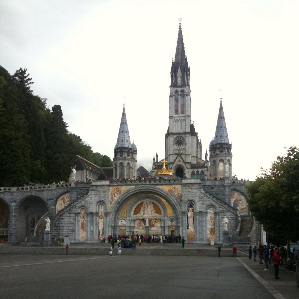 Lourdes, la cité mariale