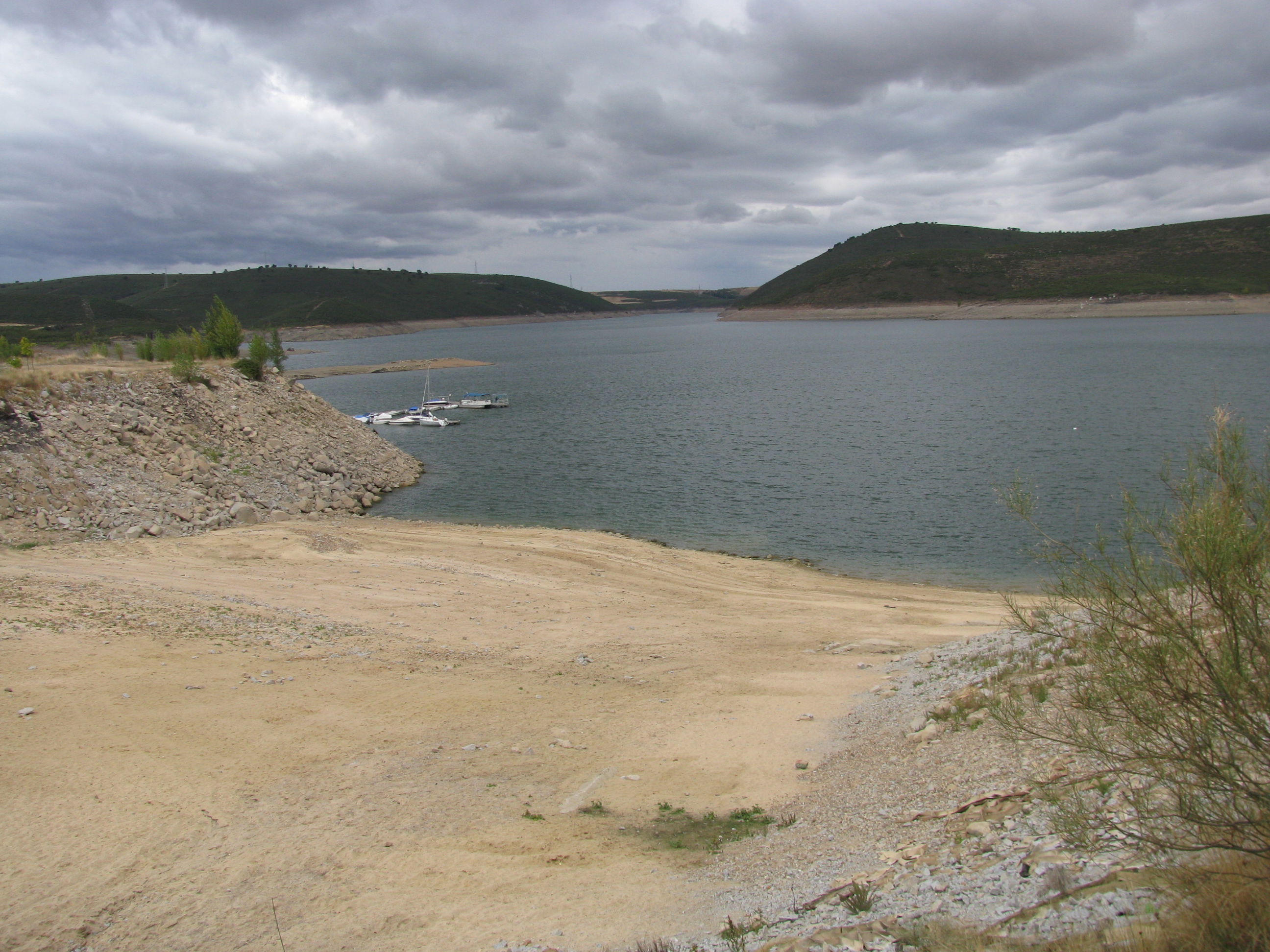 Playa fluvial de Ricobayo, por Lonifasiko