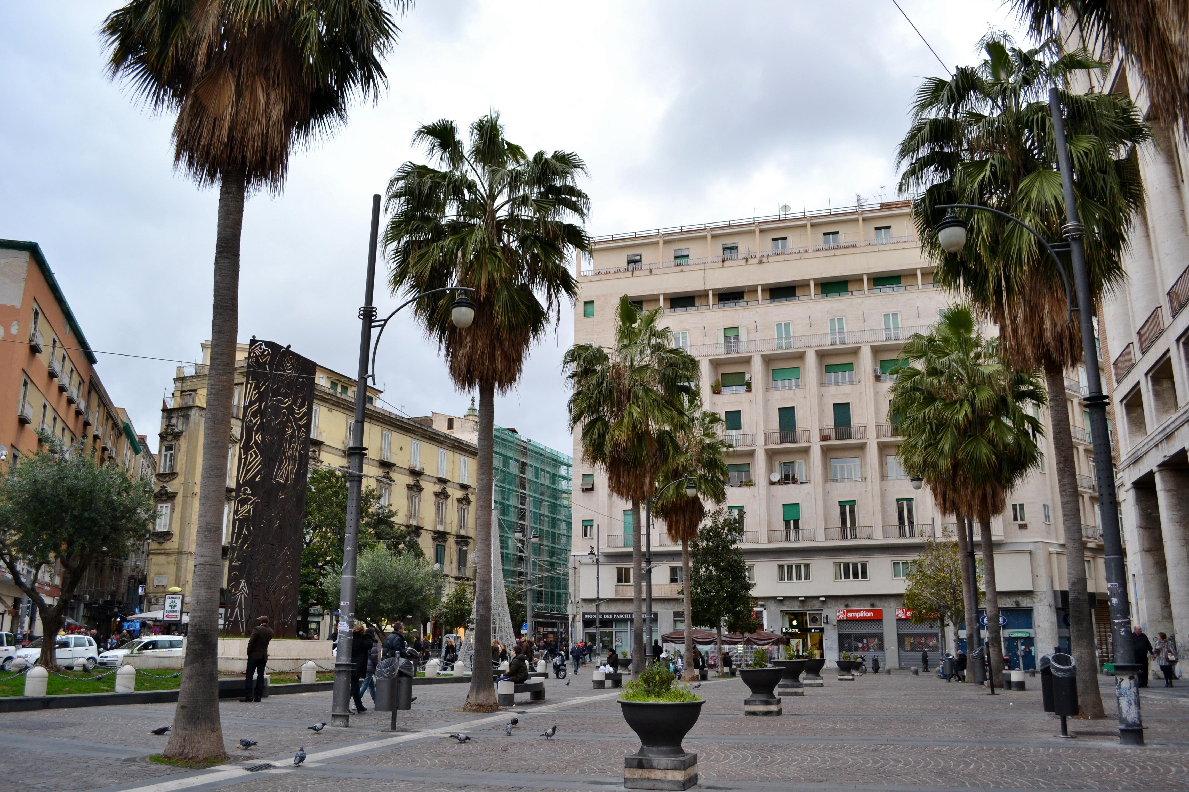 Piazza Carit a Napoli 2 opinioni e 4 foto