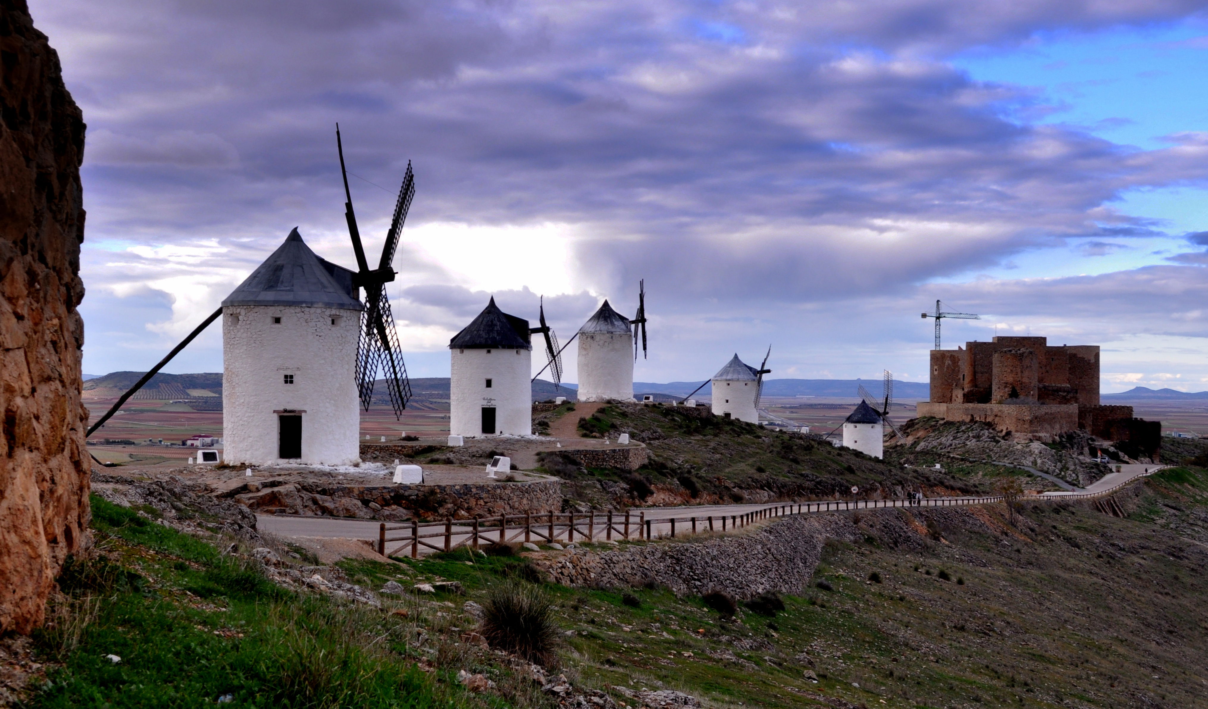 Molinos de Viento de Consuegra, por PILAR ALVAREZ BARTOLOME