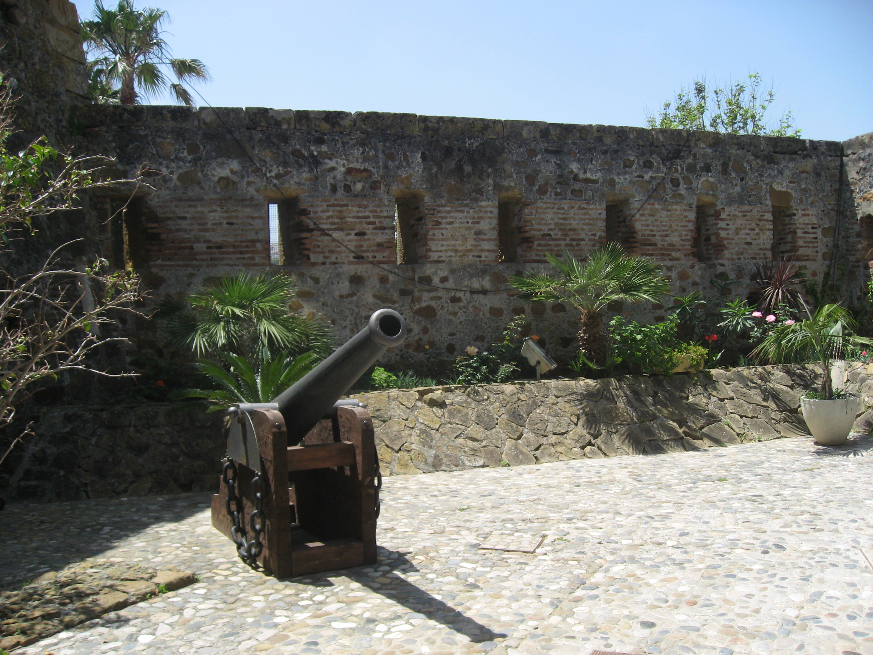 El Castillo de la Duquesa o Fortín De Sabinillas, por Elenahispalis