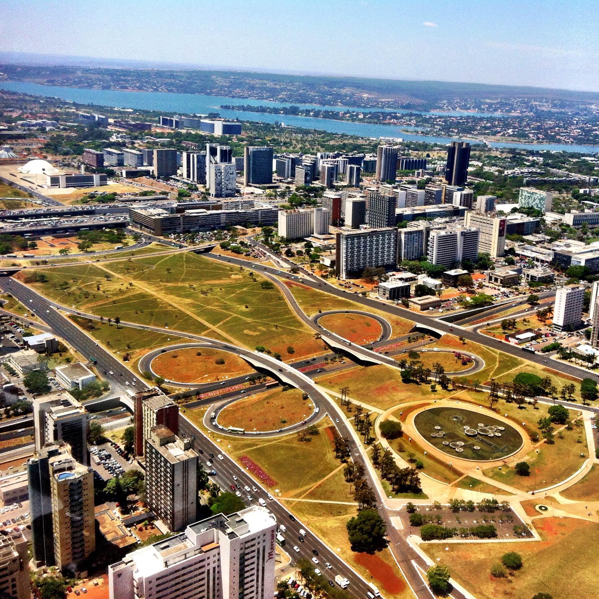 Sobrevolando Brasilia, por Pedro Jareño