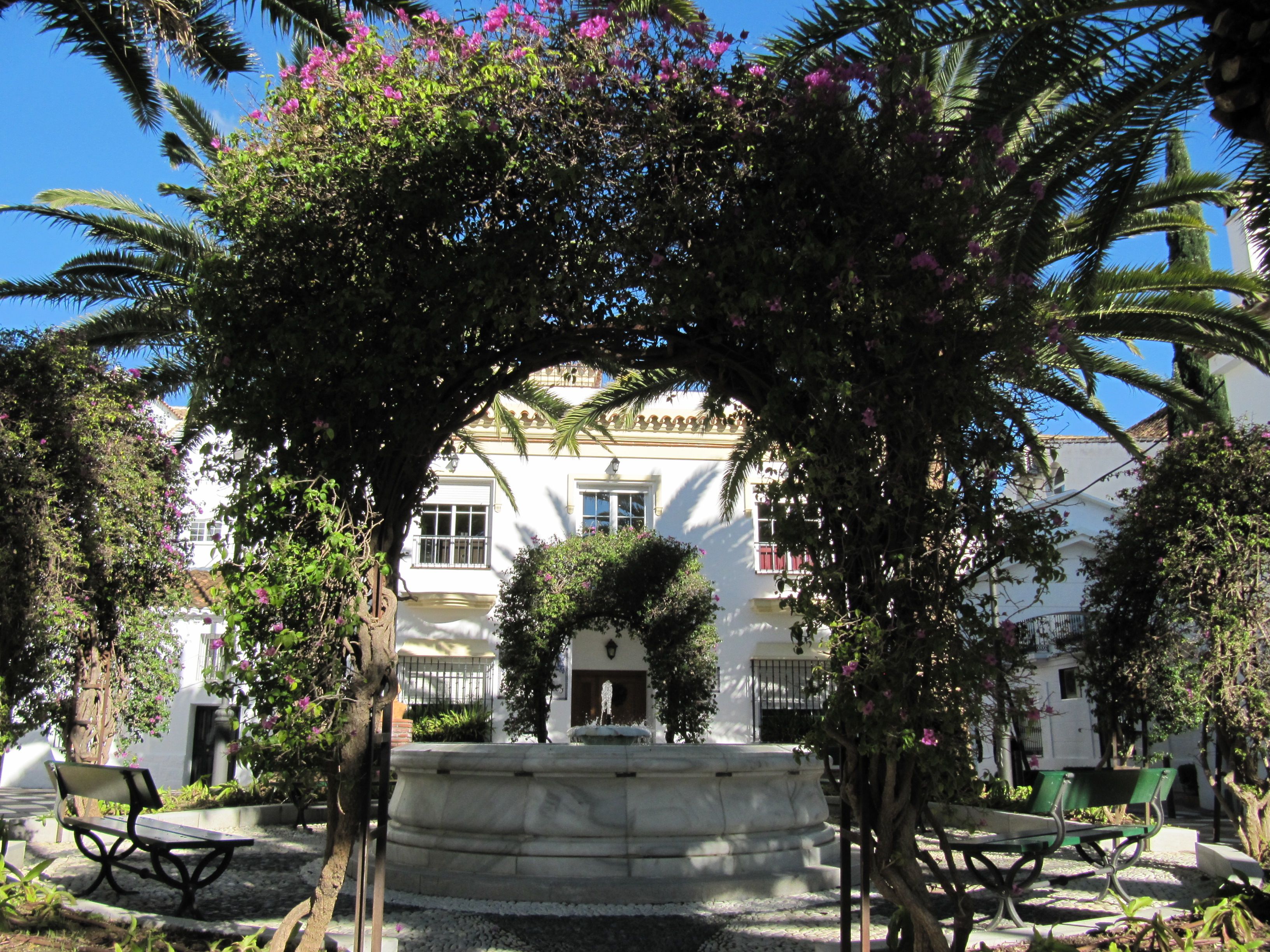 Plazas emblemáticas de Benalmádena que no te puedes perder