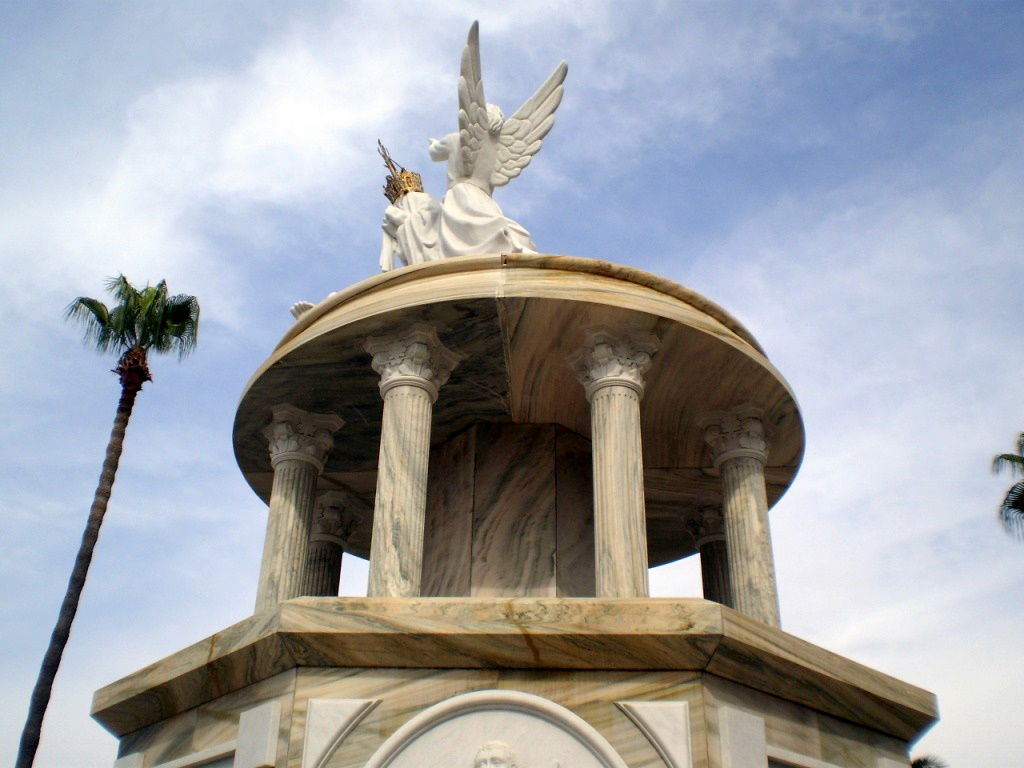 Monumento a la Virgen de las Angustias, por Lala