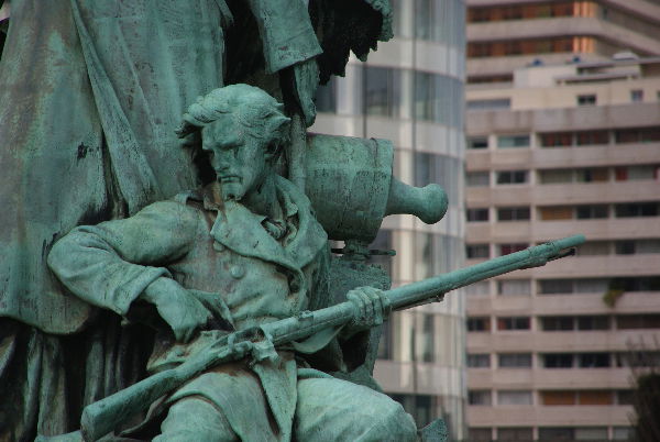 La Défense de Paris - Estatua, por Antoine D'Audigier