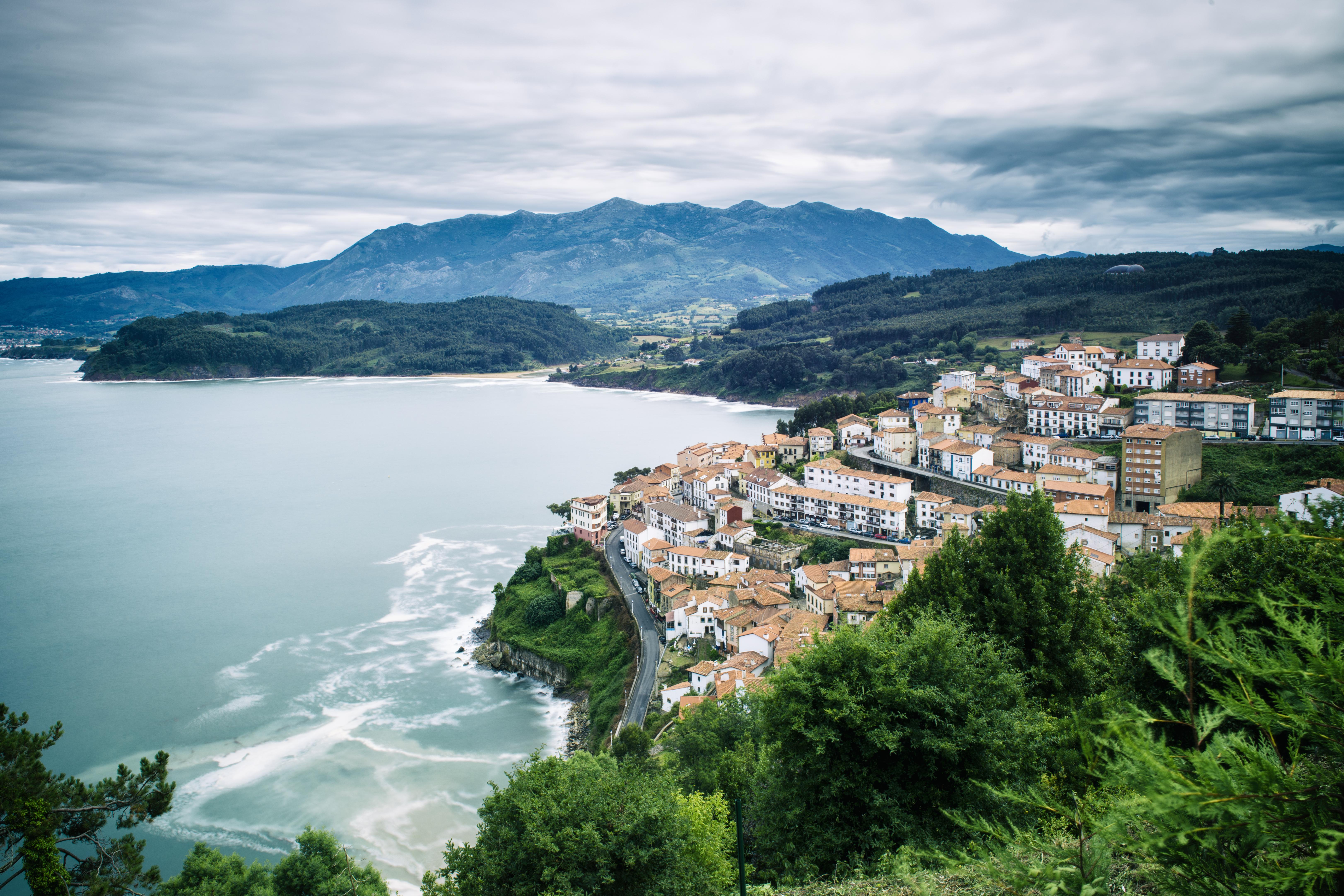 Pueblos en Lastres: descubre su encanto y belleza costera