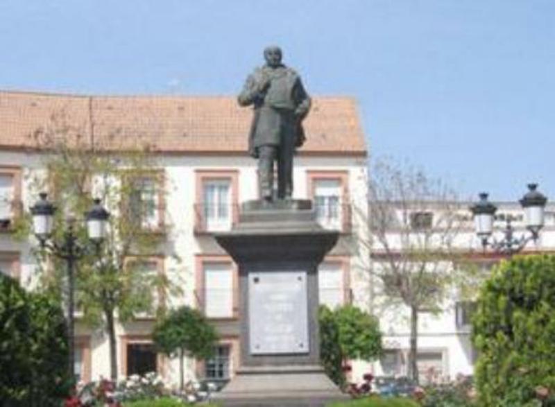 Monumento de Don Clemente de la Cuadra, por El Viajero