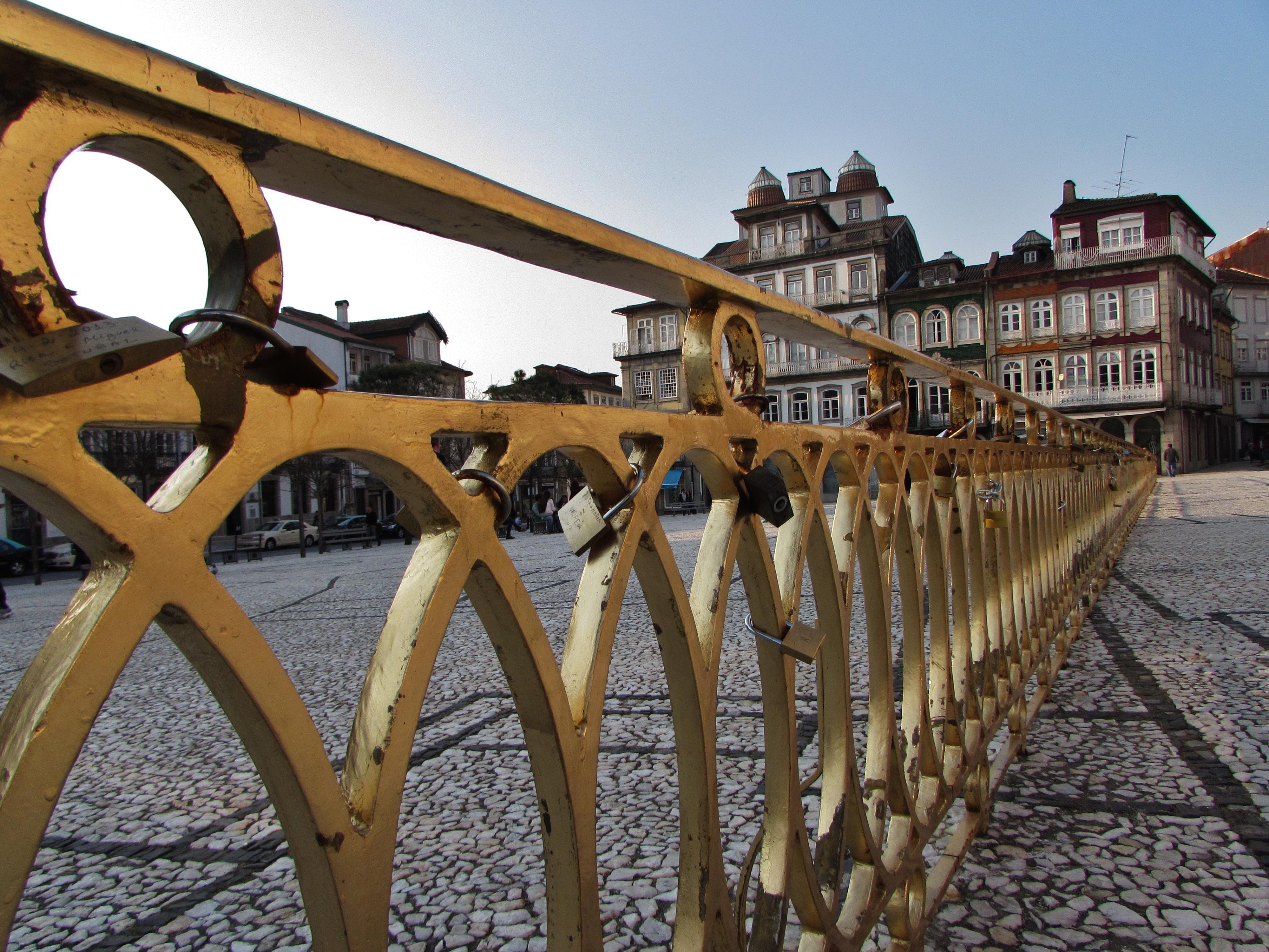 Plazas en Guimarães que encantan: descubre su belleza y historia