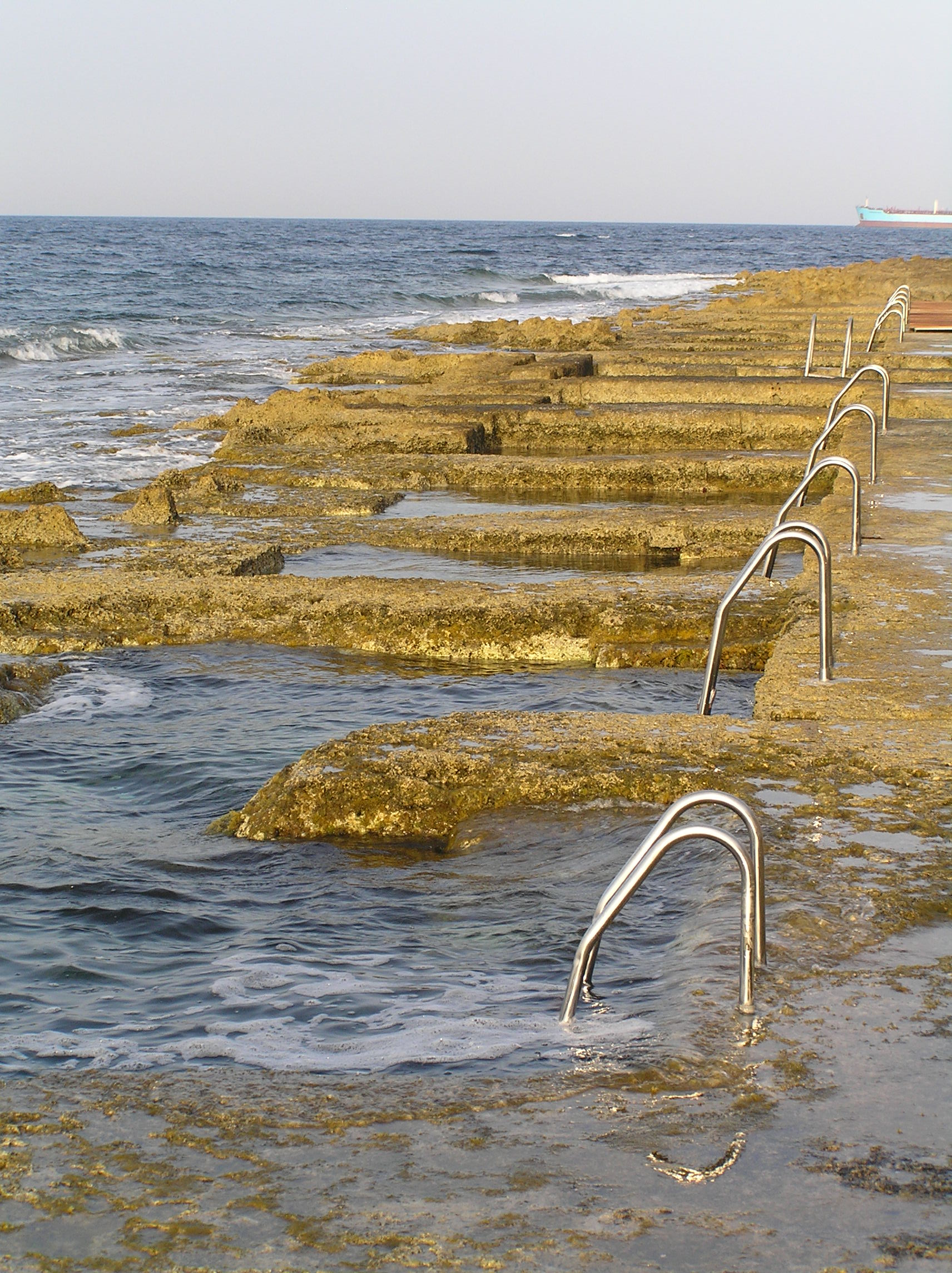 Piscinas en Sliema, por José Luis Sarralde