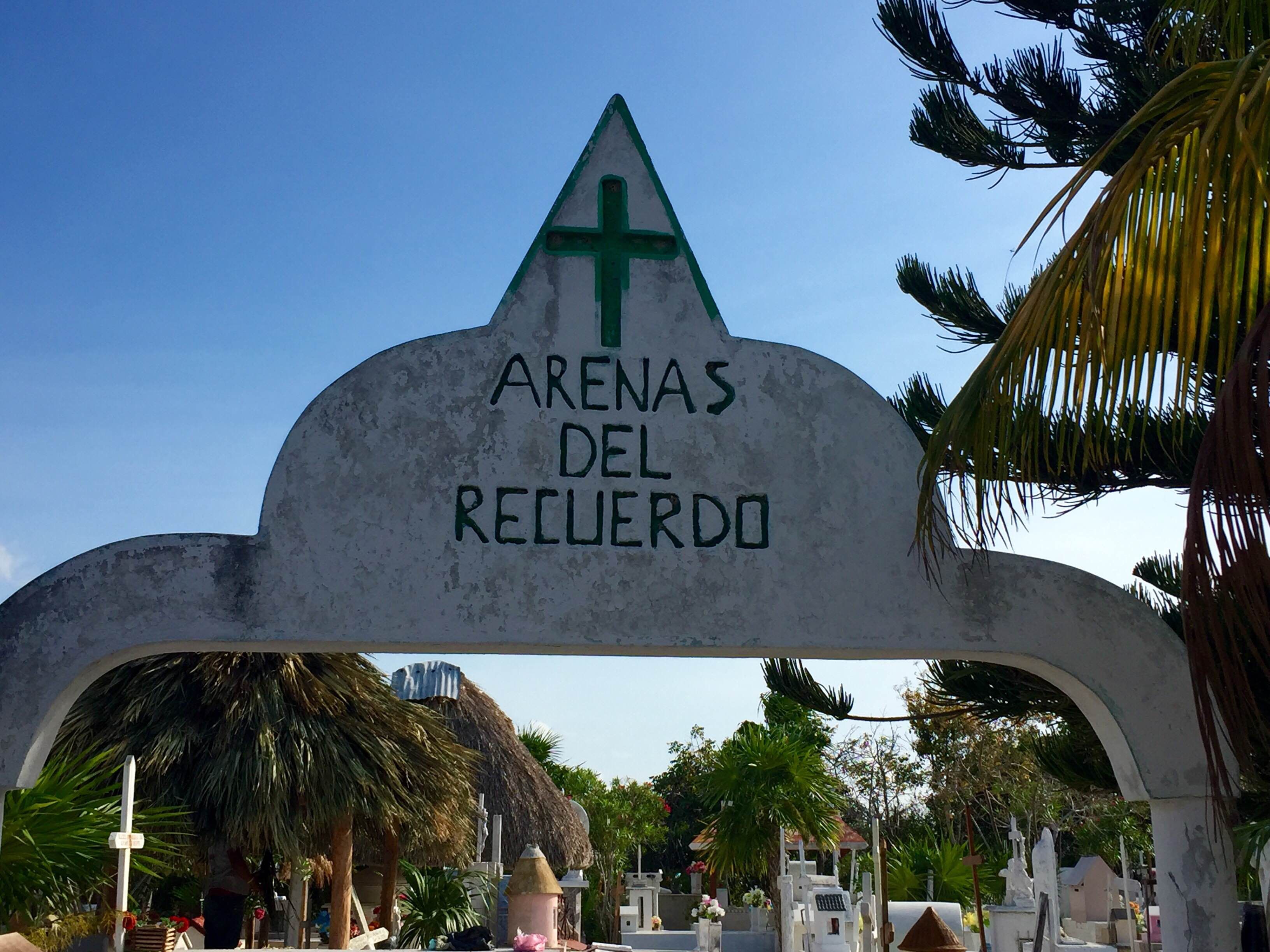 Cementerio de Holbox, por Diana Patricia Montemayor Flores