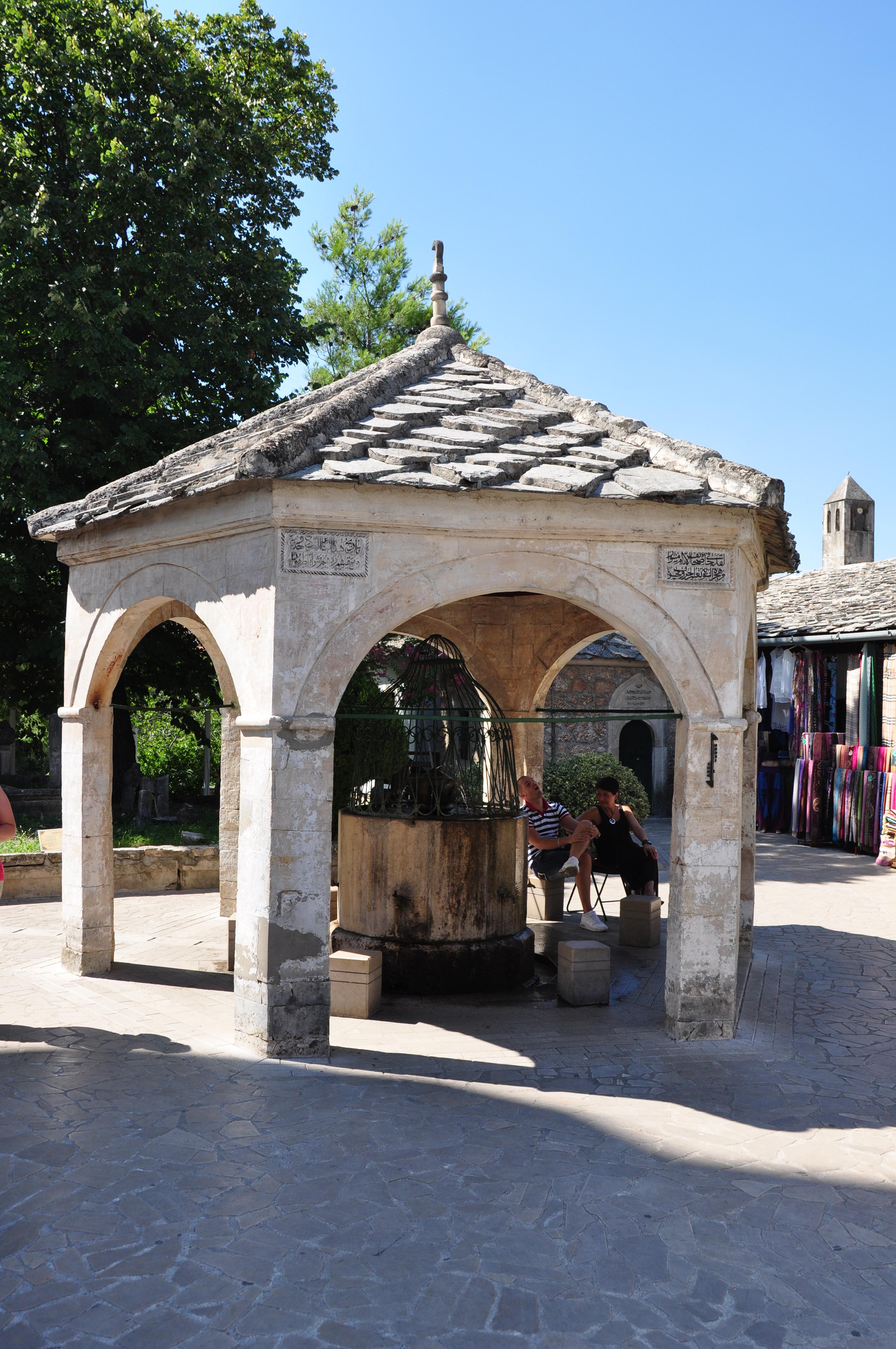 Fuente de la Mezquita Koski Mehmed Pasha, por Kris por el mundo