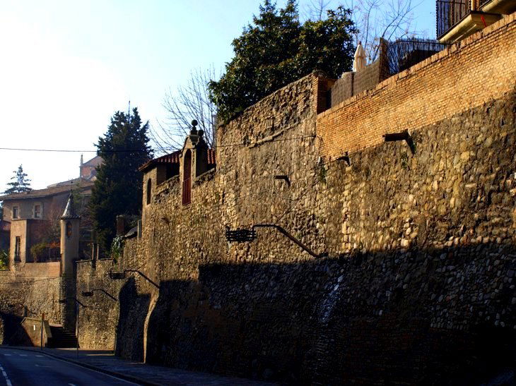 Muralla de Pere III, Rambla de los Montcada, por Anushka